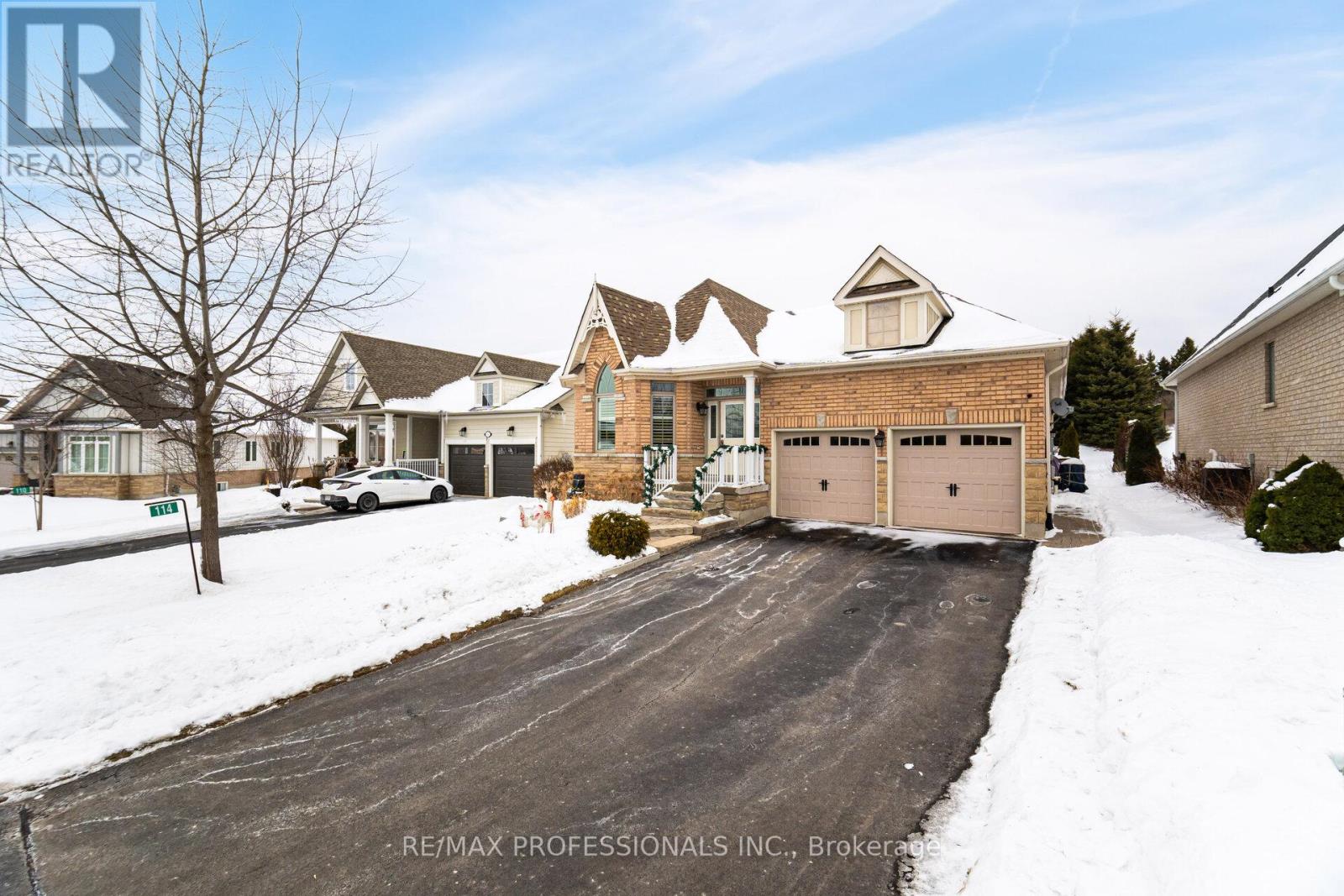 Property at 114 ABERFOYLE MILL CRESCENT image 2