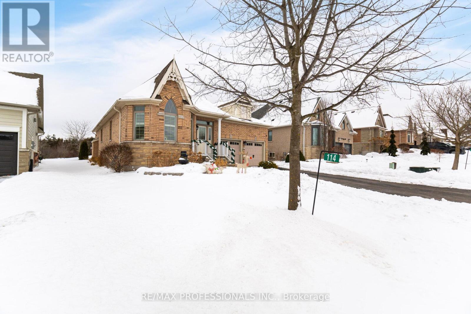 Property at 114 ABERFOYLE MILL CRESCENT image 3