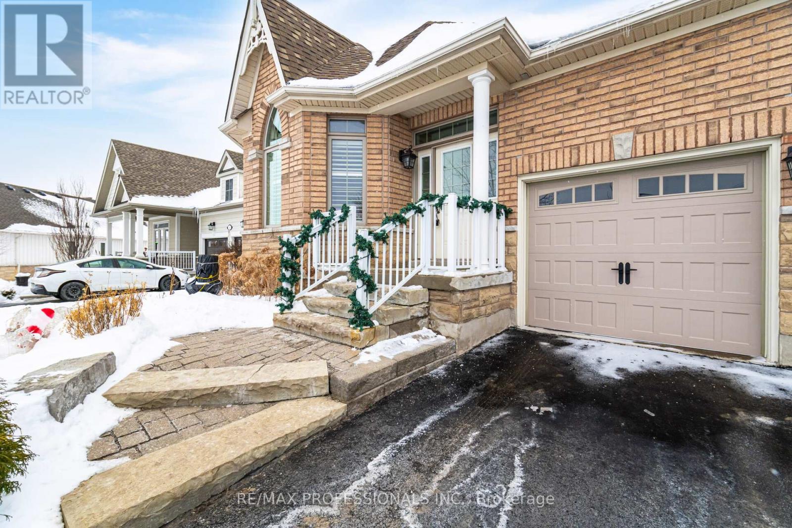Property at 114 ABERFOYLE MILL CRESCENT image 4