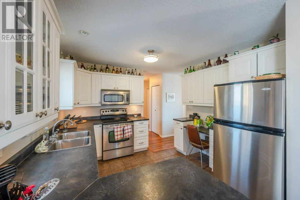 Property at 1555 Carmi Avenue image 1