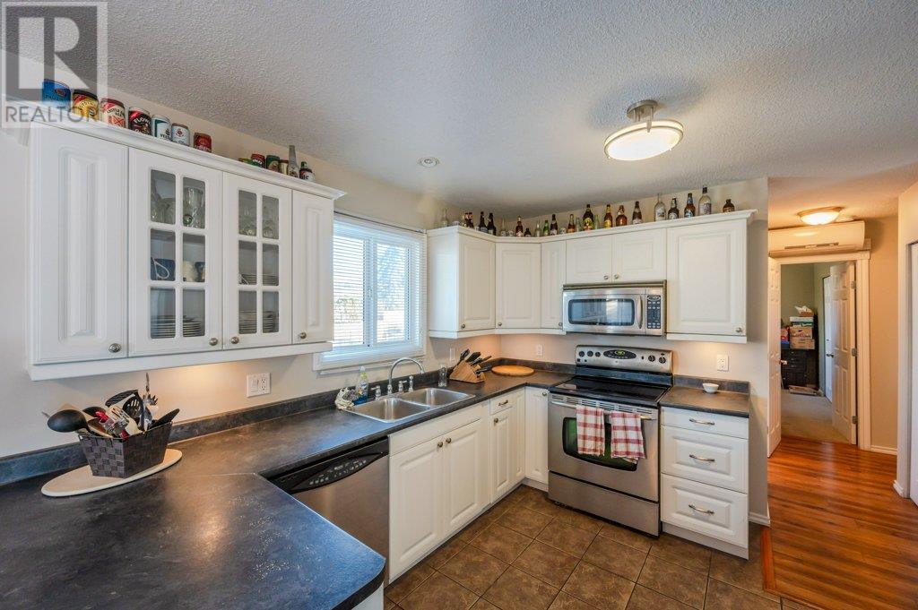 Property at 1555 Carmi Avenue image 2