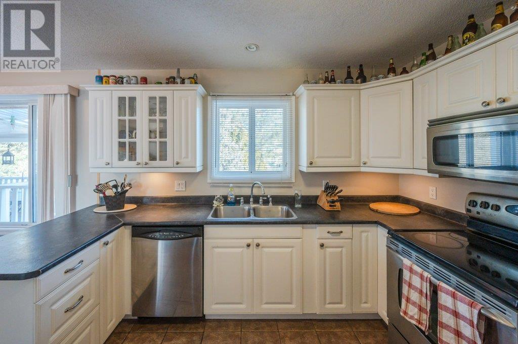 Property at 1555 Carmi Avenue image 3