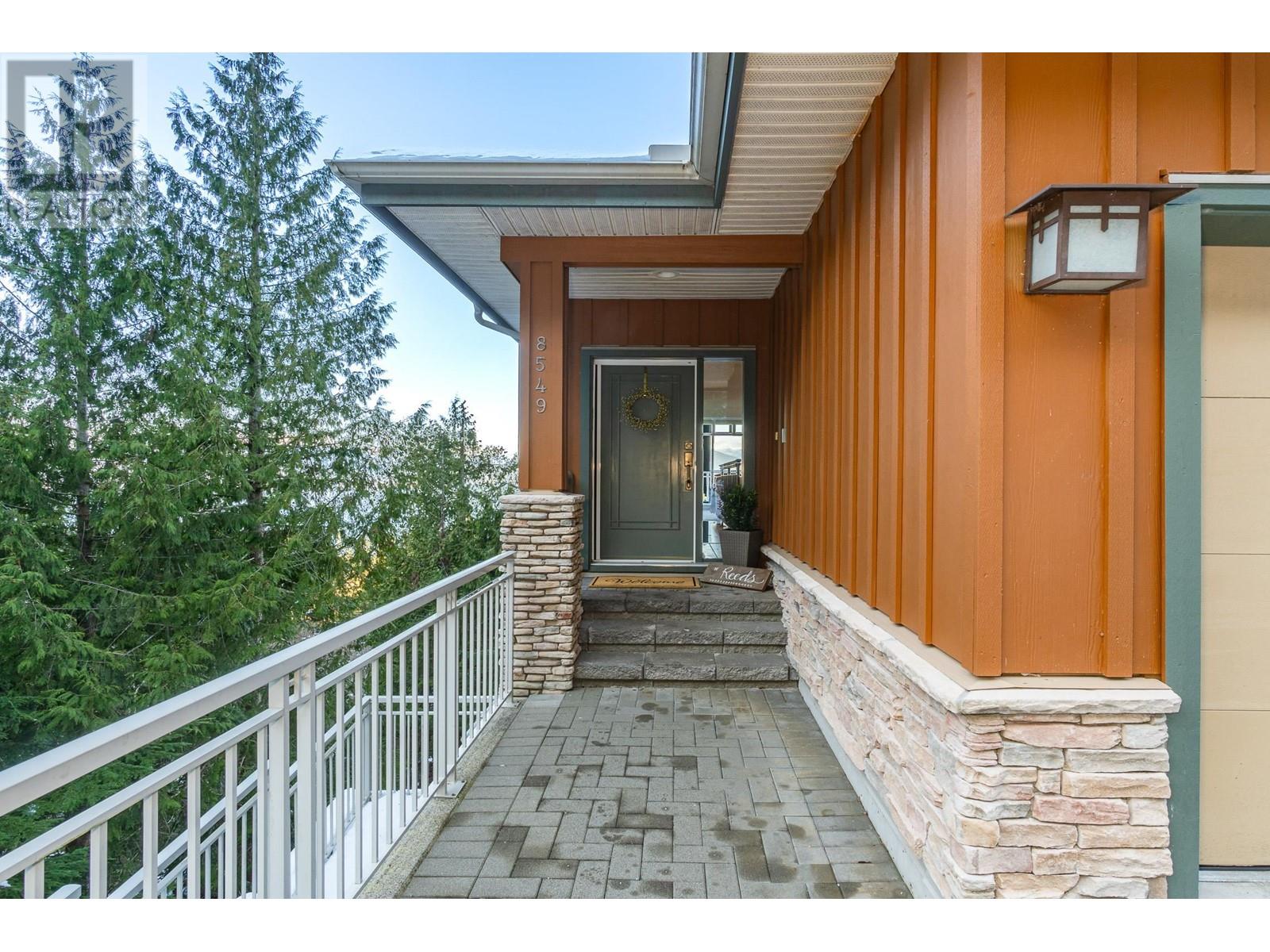 8549 Seascape Court, West Vancouver, British Columbia  V7W 3J7 - Photo 5 - R2967350
