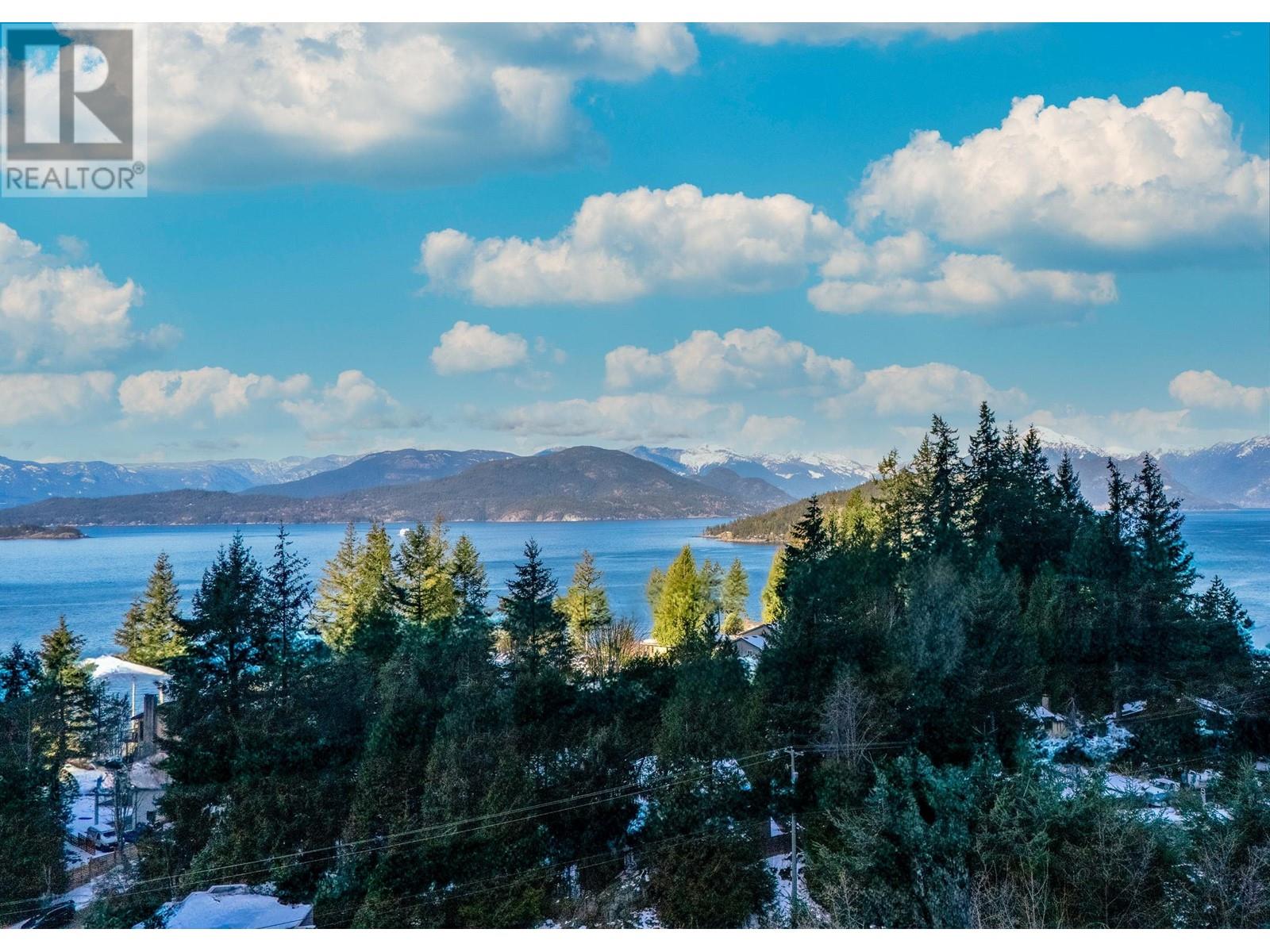 8549 Seascape Court, West Vancouver, British Columbia  V7W 3J7 - Photo 3 - R2967350