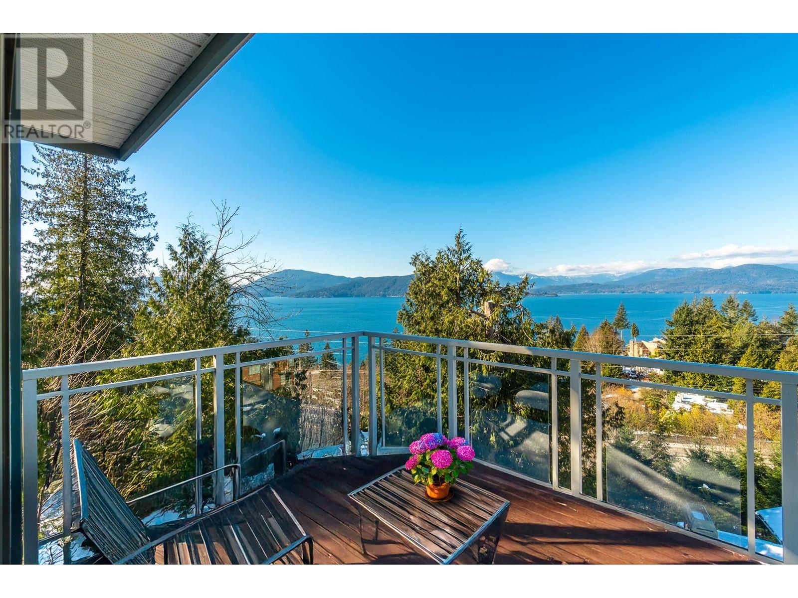 8549 Seascape Court, West Vancouver, British Columbia  V7W 3J7 - Photo 1 - R2967350