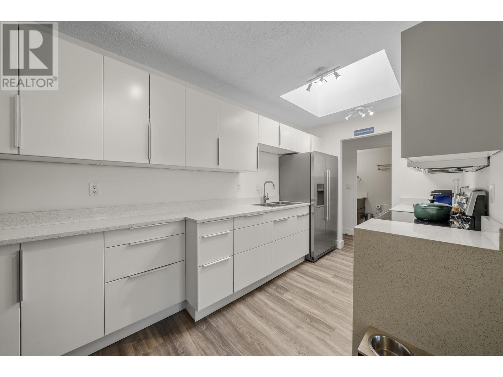 Listing Picture 10 of 20 : 302 1365 E 7TH AVENUE, Vancouver / 溫哥華 - 魯藝地產 Yvonne Lu Group - MLS Medallion Club Member