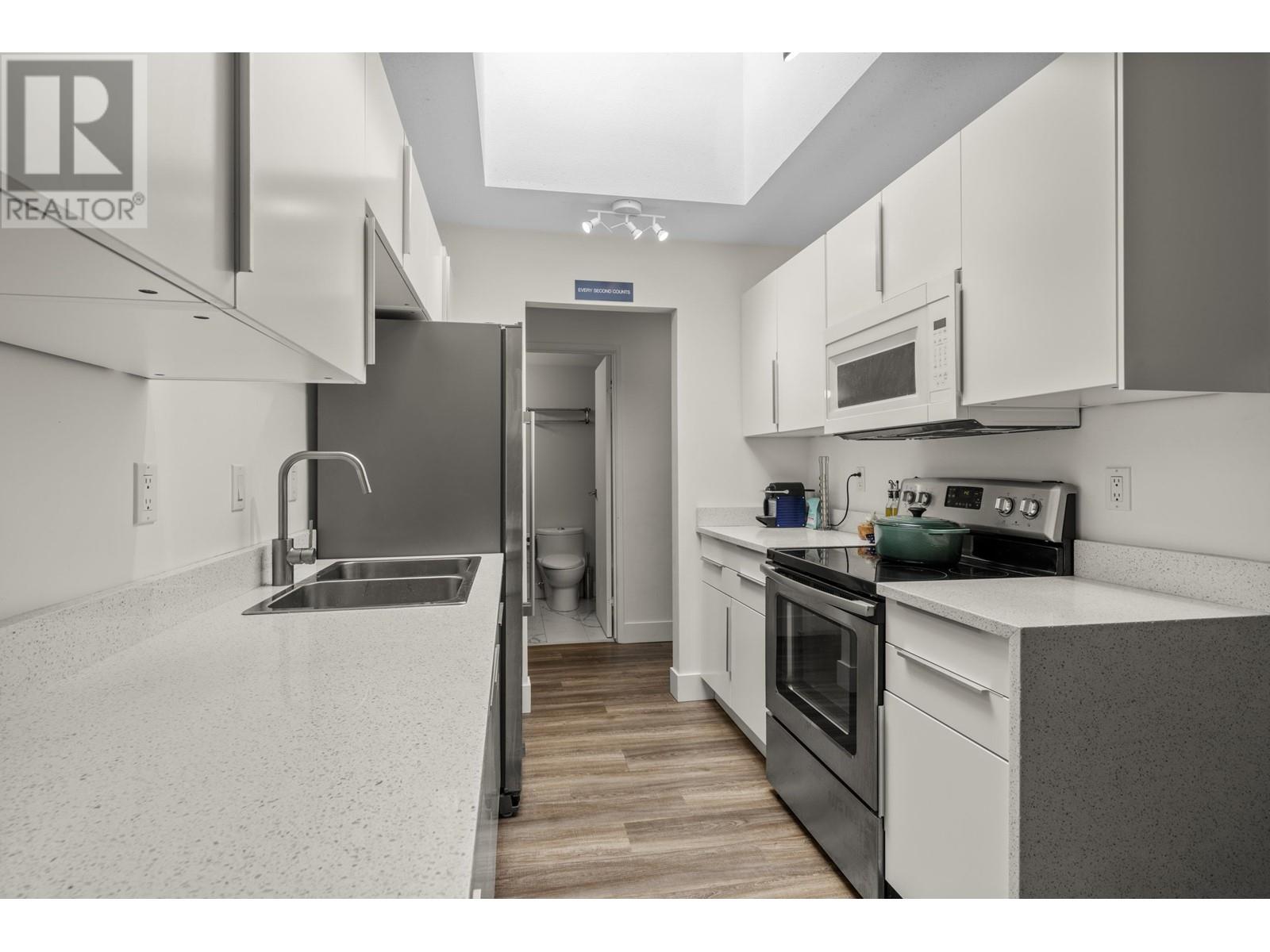 Listing Picture 11 of 20 : 302 1365 E 7TH AVENUE, Vancouver / 溫哥華 - 魯藝地產 Yvonne Lu Group - MLS Medallion Club Member