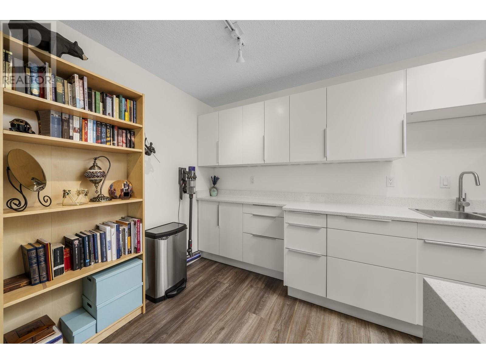 Listing Picture 6 of 20 : 302 1365 E 7TH AVENUE, Vancouver / 溫哥華 - 魯藝地產 Yvonne Lu Group - MLS Medallion Club Member