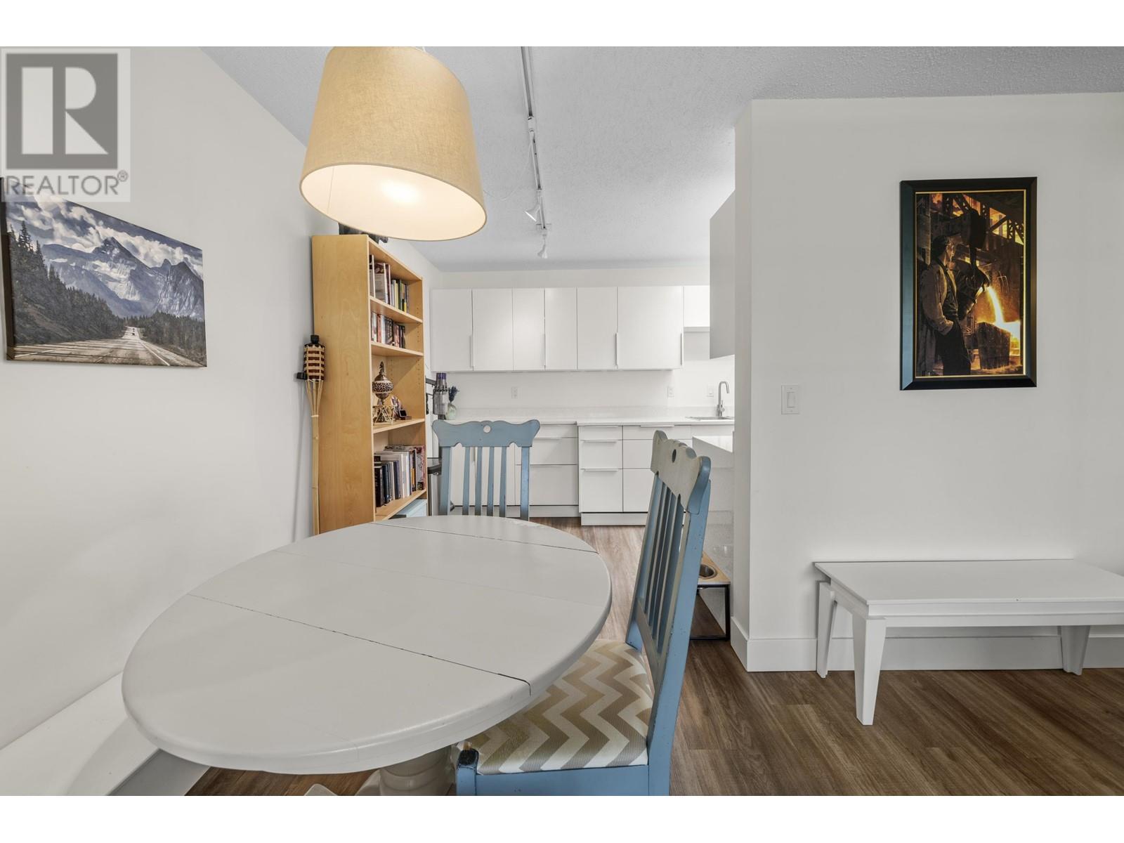 Listing Picture 8 of 20 : 302 1365 E 7TH AVENUE, Vancouver / 溫哥華 - 魯藝地產 Yvonne Lu Group - MLS Medallion Club Member