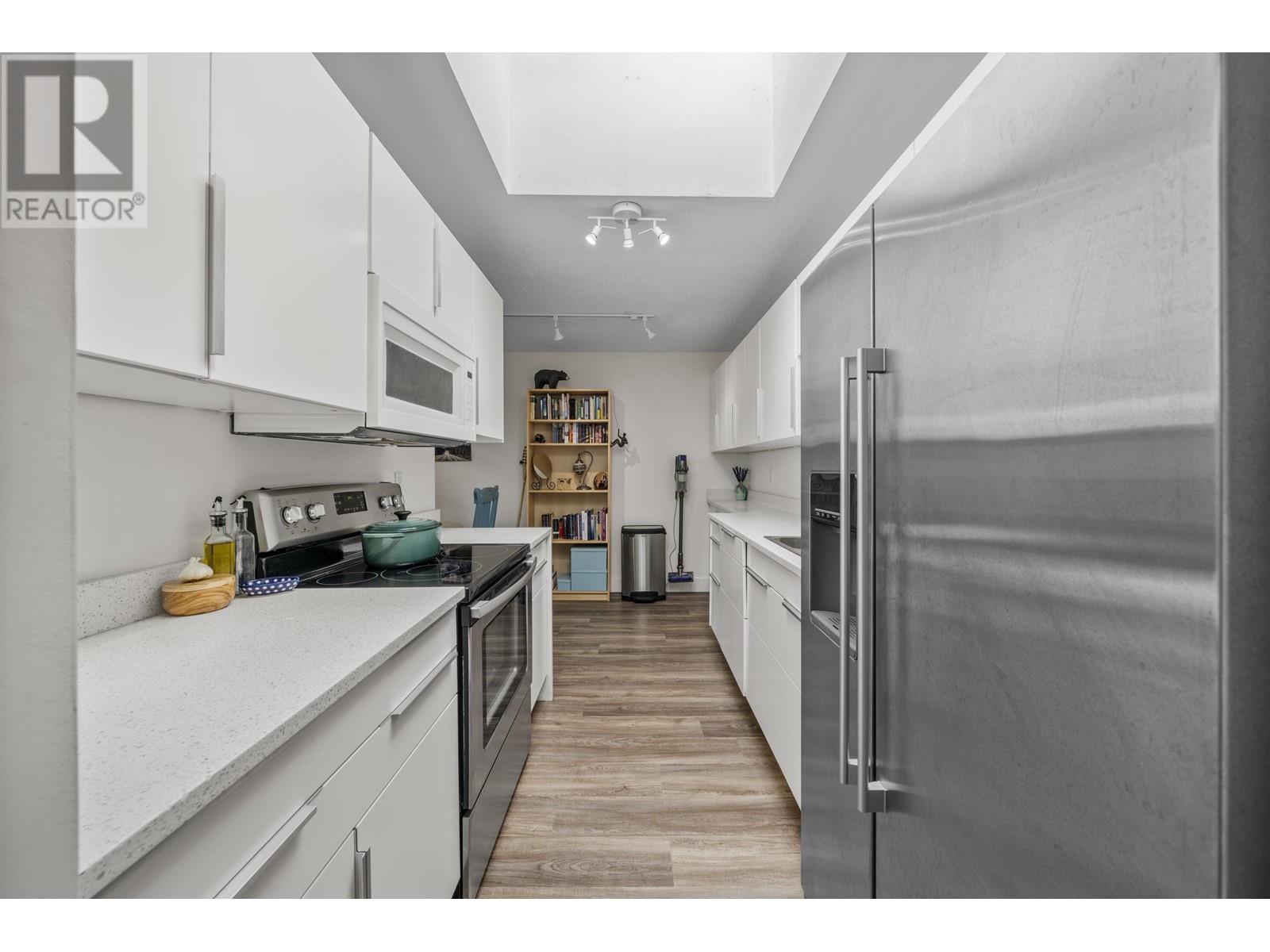 Listing Picture 9 of 20 : 302 1365 E 7TH AVENUE, Vancouver / 溫哥華 - 魯藝地產 Yvonne Lu Group - MLS Medallion Club Member