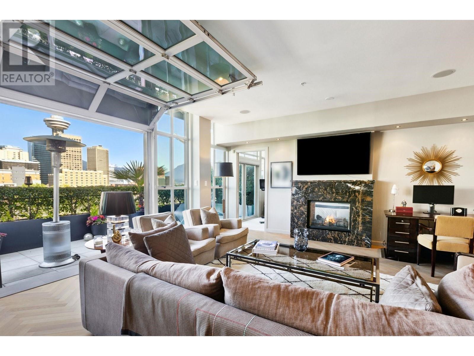 701 546 Beatty Street, Vancouver, British Columbia  V6B 2L3 - Photo 2 - R2967408