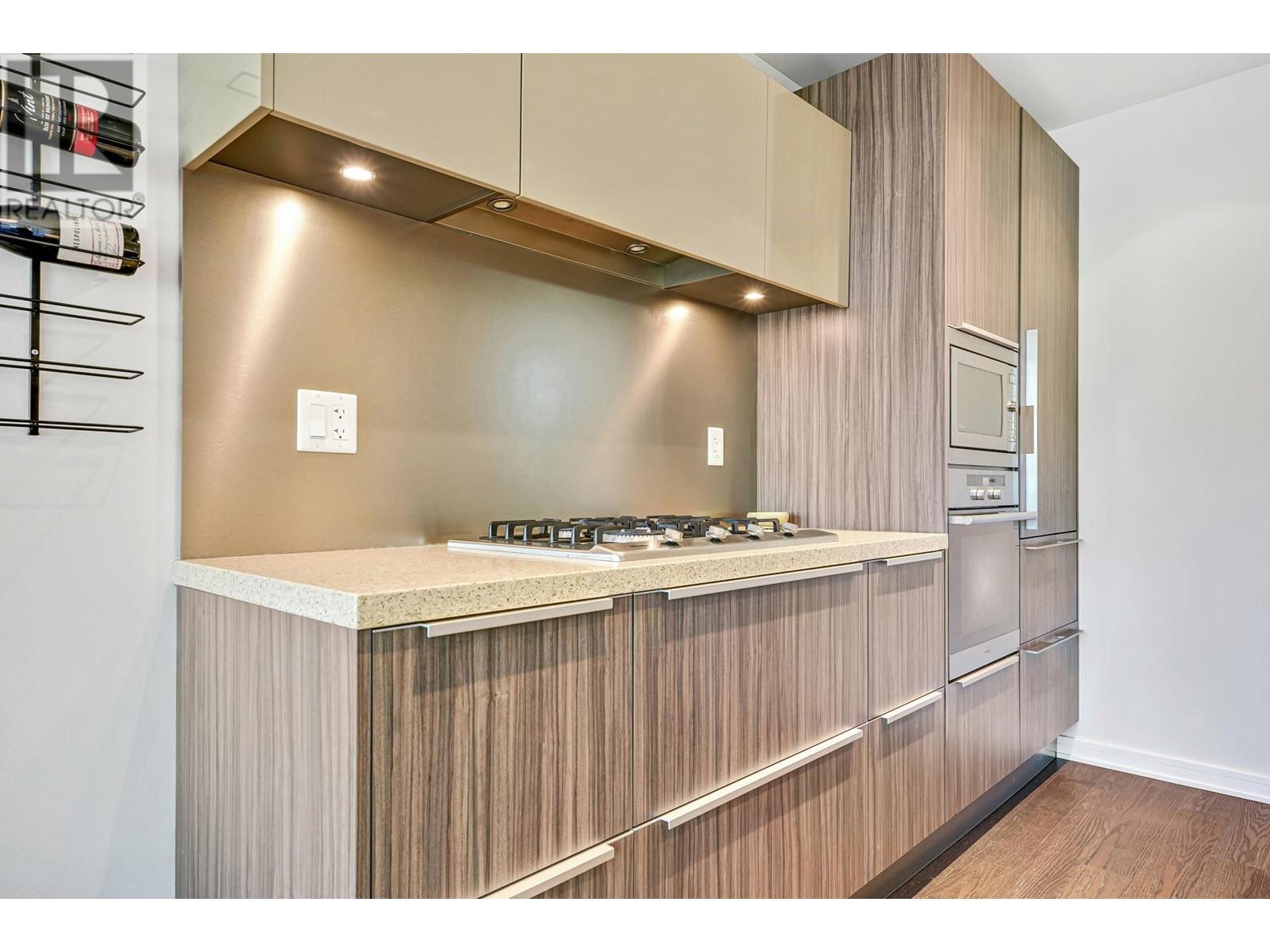 Listing Picture 2 of 24 : 312 181 W 1ST AVENUE, Vancouver / 溫哥華 - 魯藝地產 Yvonne Lu Group - MLS Medallion Club Member