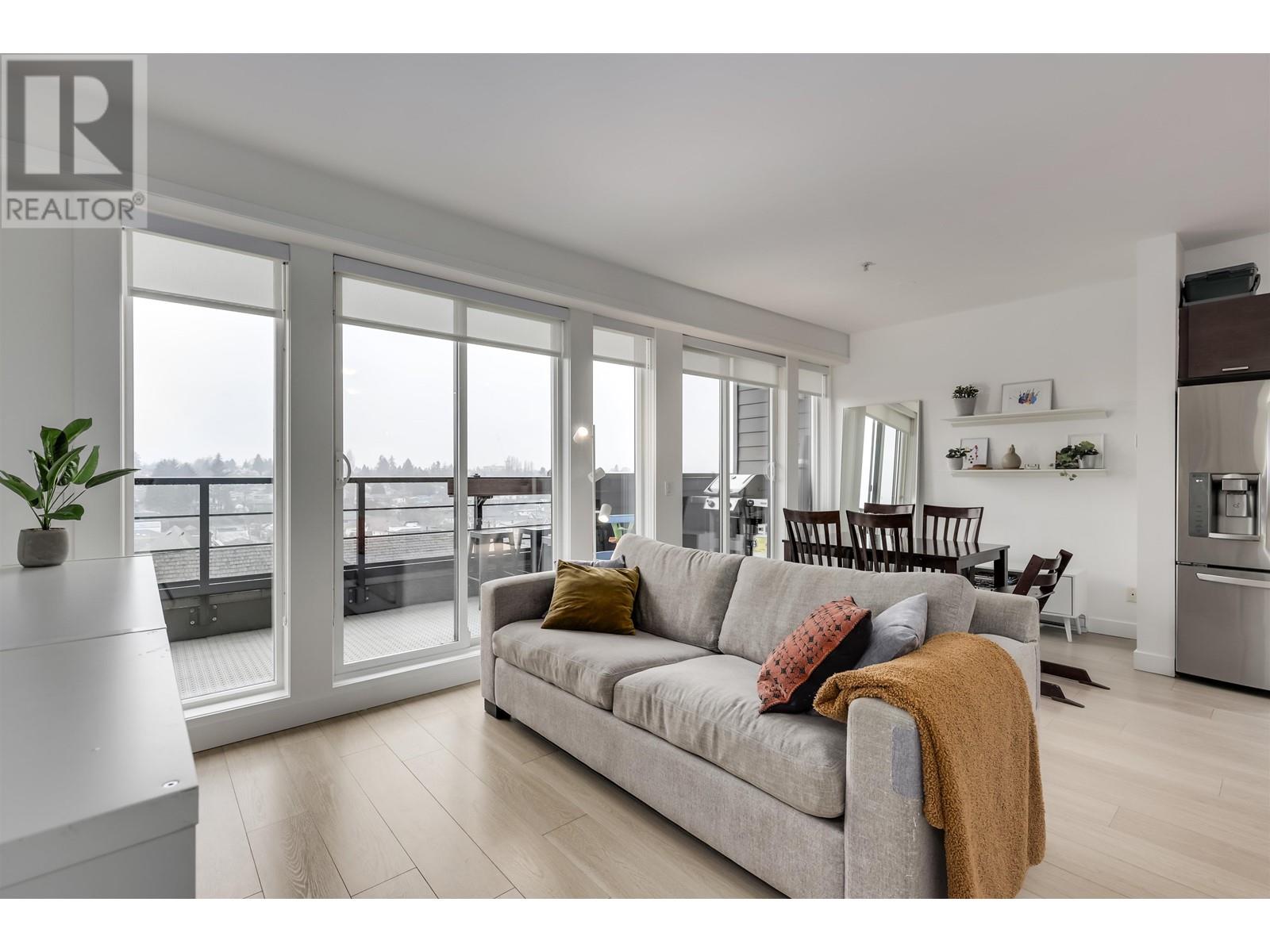 PH1 4372 FRASER STREET, Vancouver