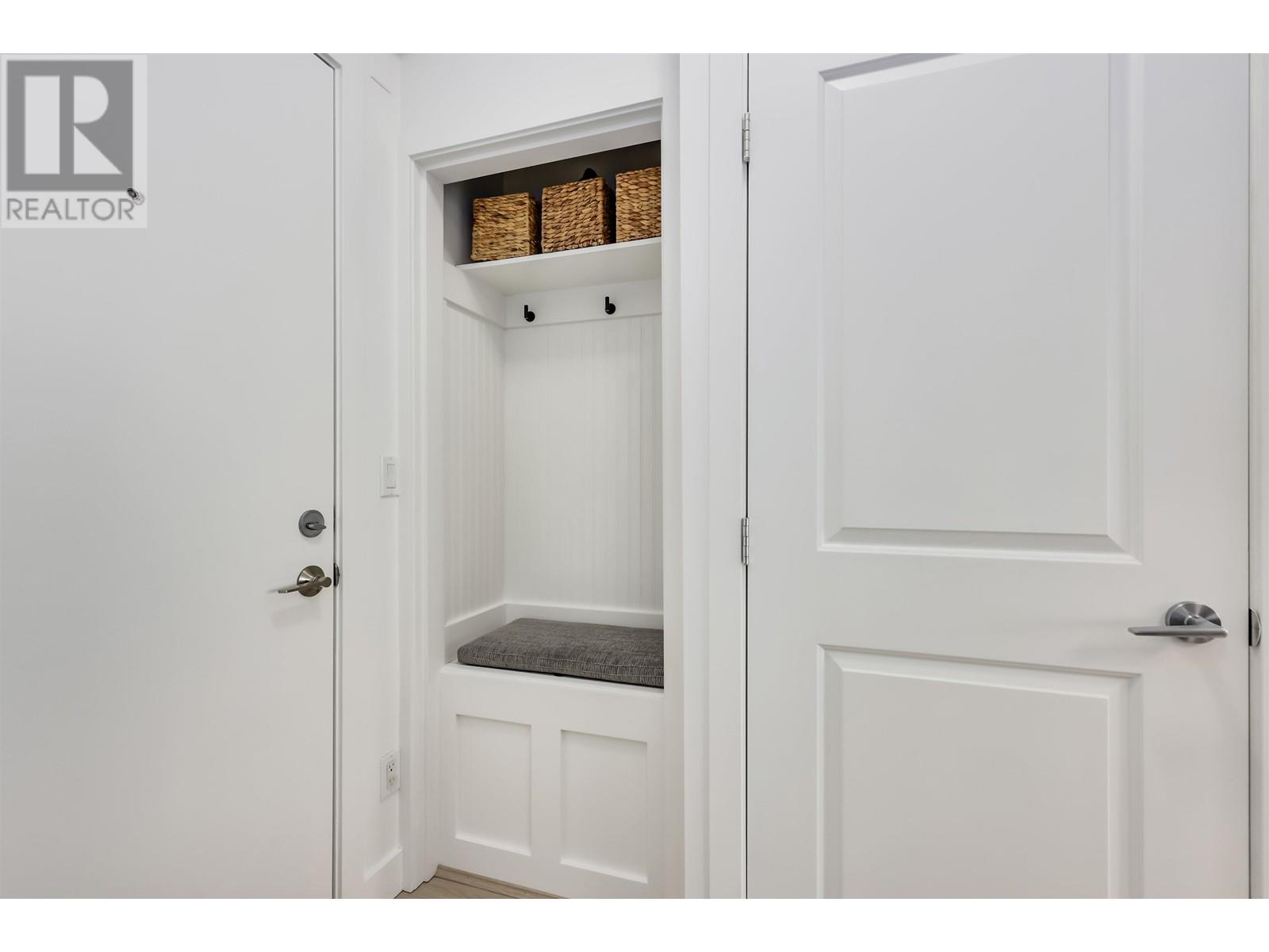 Listing Picture 13 of 29 : PH1 4372 FRASER STREET, Vancouver / 溫哥華 - 魯藝地產 Yvonne Lu Group - MLS Medallion Club Member