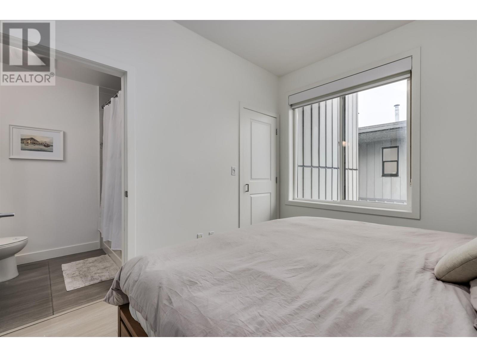 Listing Picture 15 of 29 : PH1 4372 FRASER STREET, Vancouver / 溫哥華 - 魯藝地產 Yvonne Lu Group - MLS Medallion Club Member