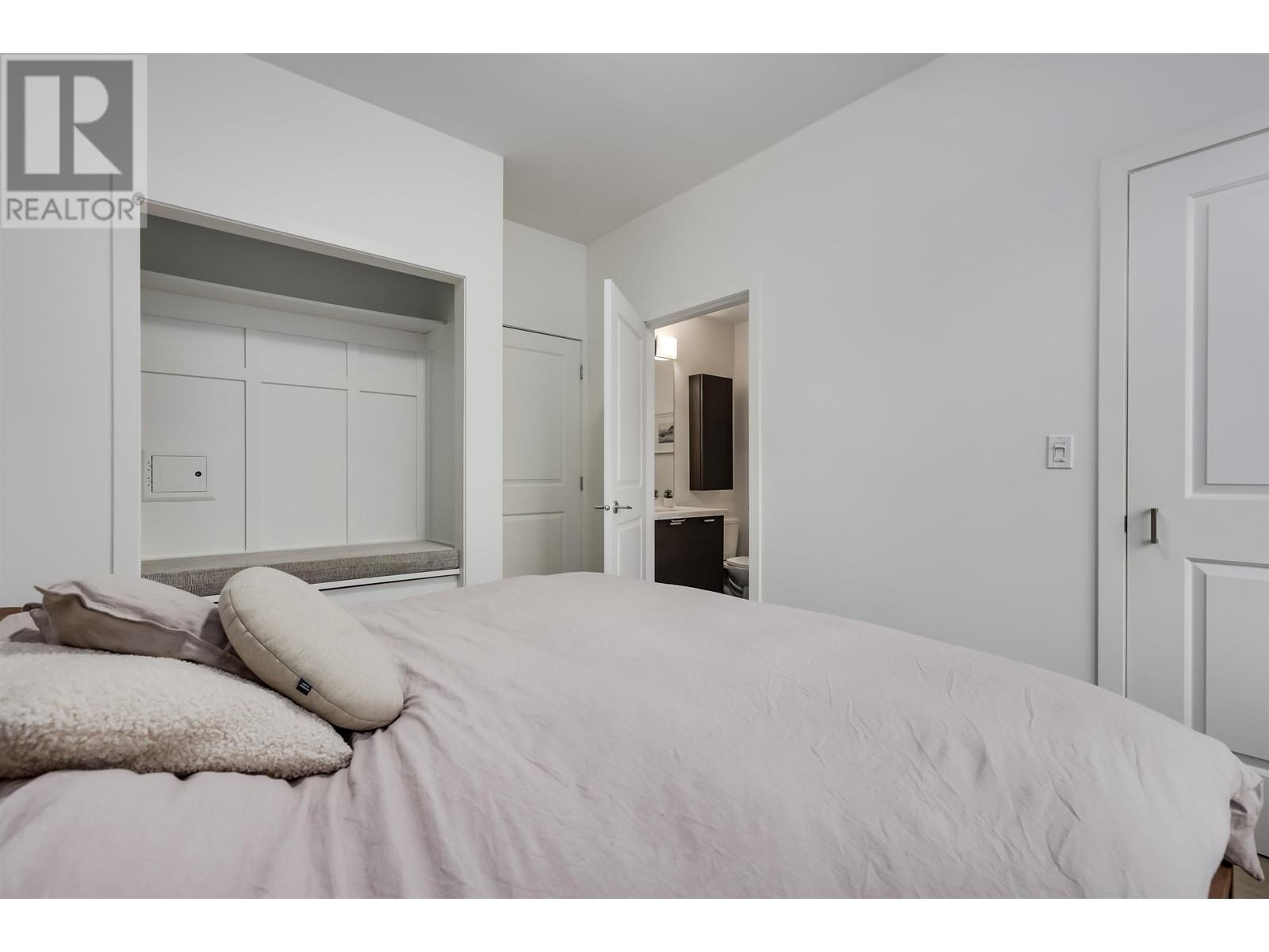 Listing Picture 16 of 29 : PH1 4372 FRASER STREET, Vancouver / 溫哥華 - 魯藝地產 Yvonne Lu Group - MLS Medallion Club Member