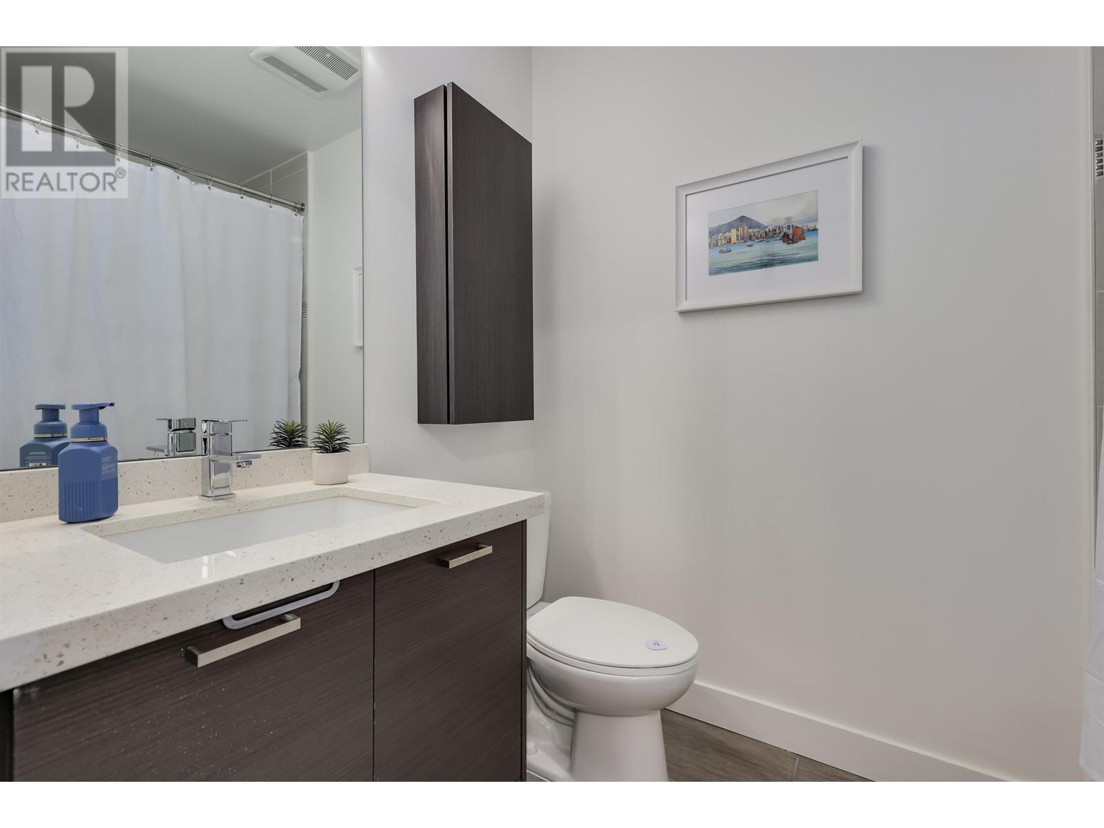 Listing Picture 17 of 29 : PH1 4372 FRASER STREET, Vancouver / 溫哥華 - 魯藝地產 Yvonne Lu Group - MLS Medallion Club Member