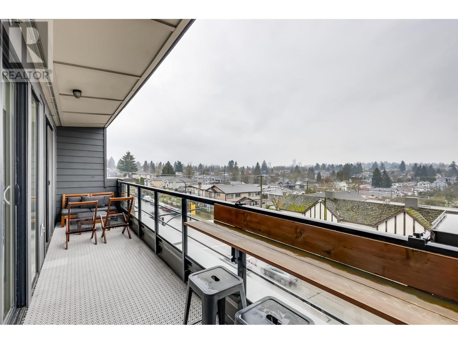 Listing Picture 23 of 29 : PH1 4372 FRASER STREET, Vancouver / 溫哥華 - 魯藝地產 Yvonne Lu Group - MLS Medallion Club Member