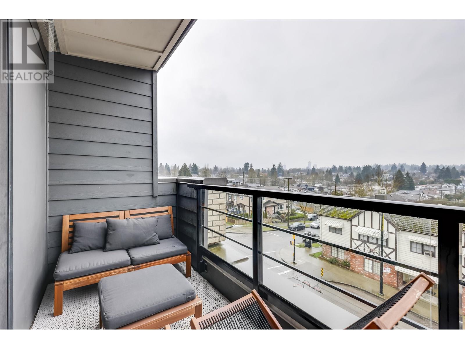 Listing Picture 24 of 29 : PH1 4372 FRASER STREET, Vancouver / 溫哥華 - 魯藝地產 Yvonne Lu Group - MLS Medallion Club Member