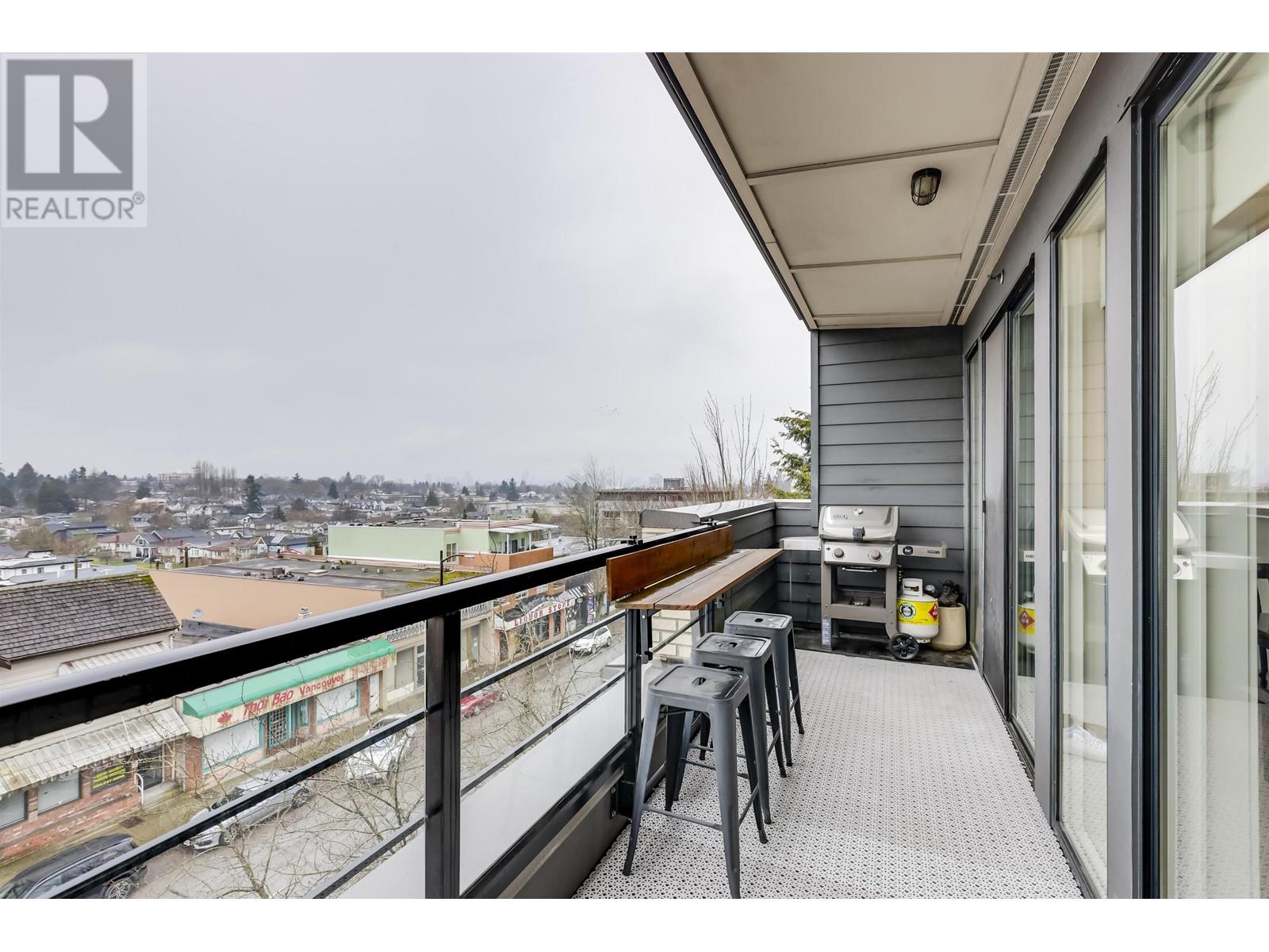 Listing Picture 25 of 29 : PH1 4372 FRASER STREET, Vancouver / 溫哥華 - 魯藝地產 Yvonne Lu Group - MLS Medallion Club Member