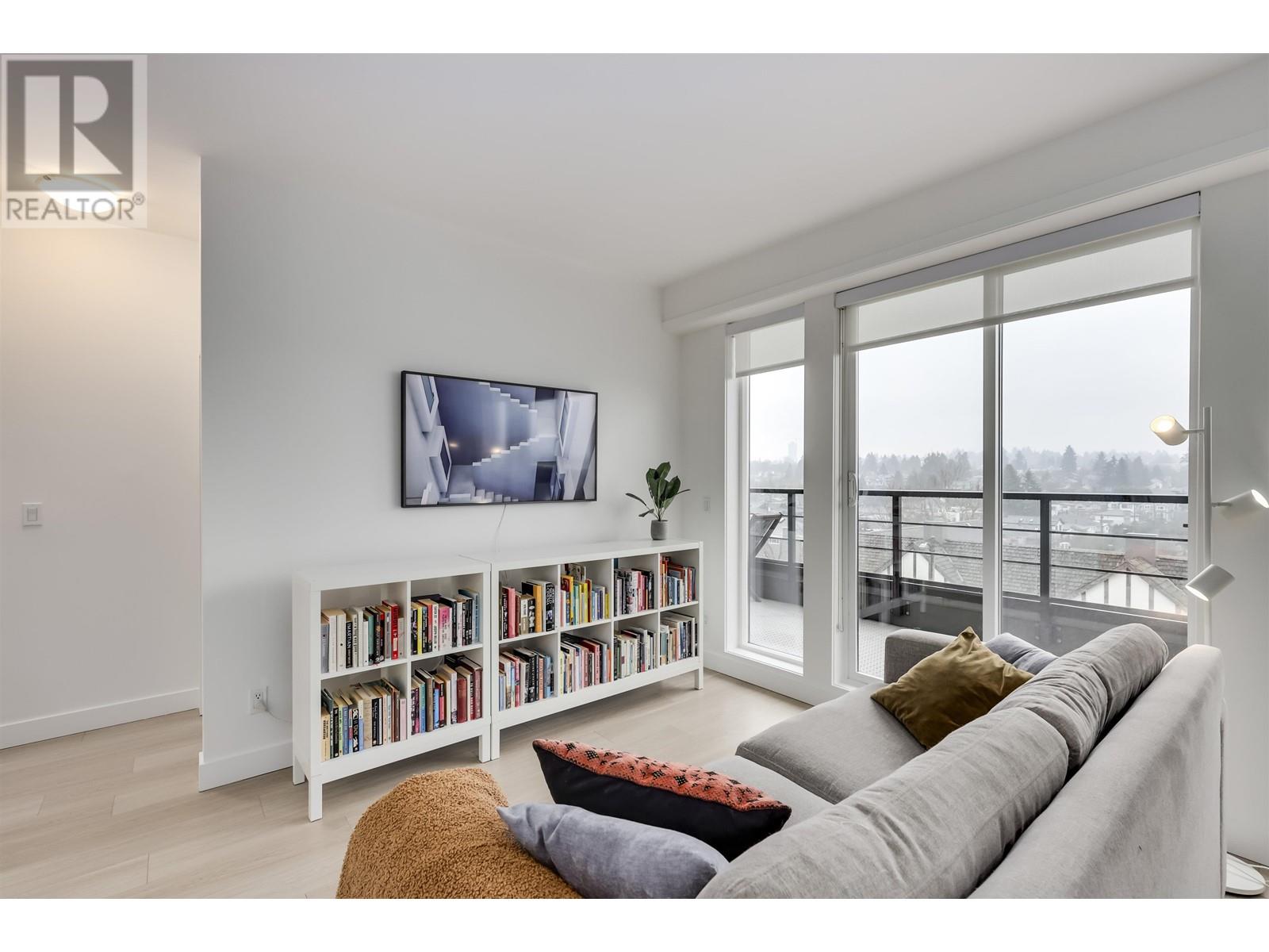 Listing Picture 3 of 29 : PH1 4372 FRASER STREET, Vancouver / 溫哥華 - 魯藝地產 Yvonne Lu Group - MLS Medallion Club Member