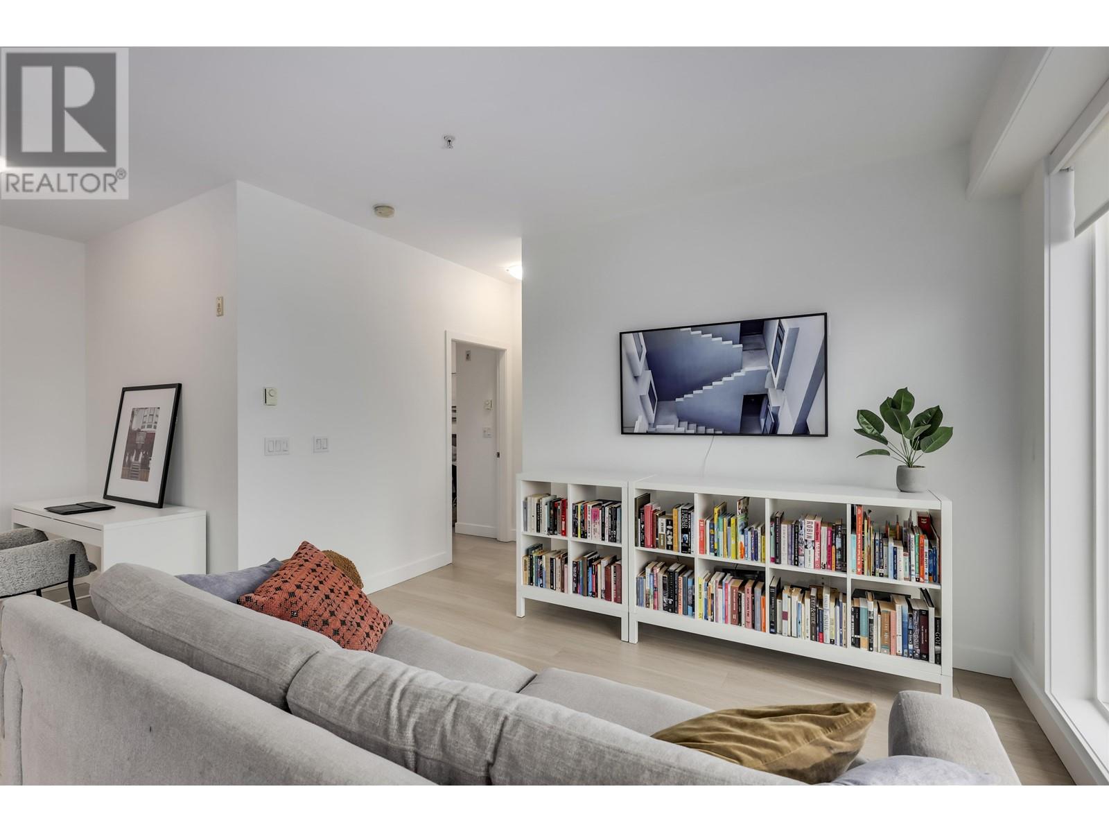 Listing Picture 4 of 29 : PH1 4372 FRASER STREET, Vancouver / 溫哥華 - 魯藝地產 Yvonne Lu Group - MLS Medallion Club Member