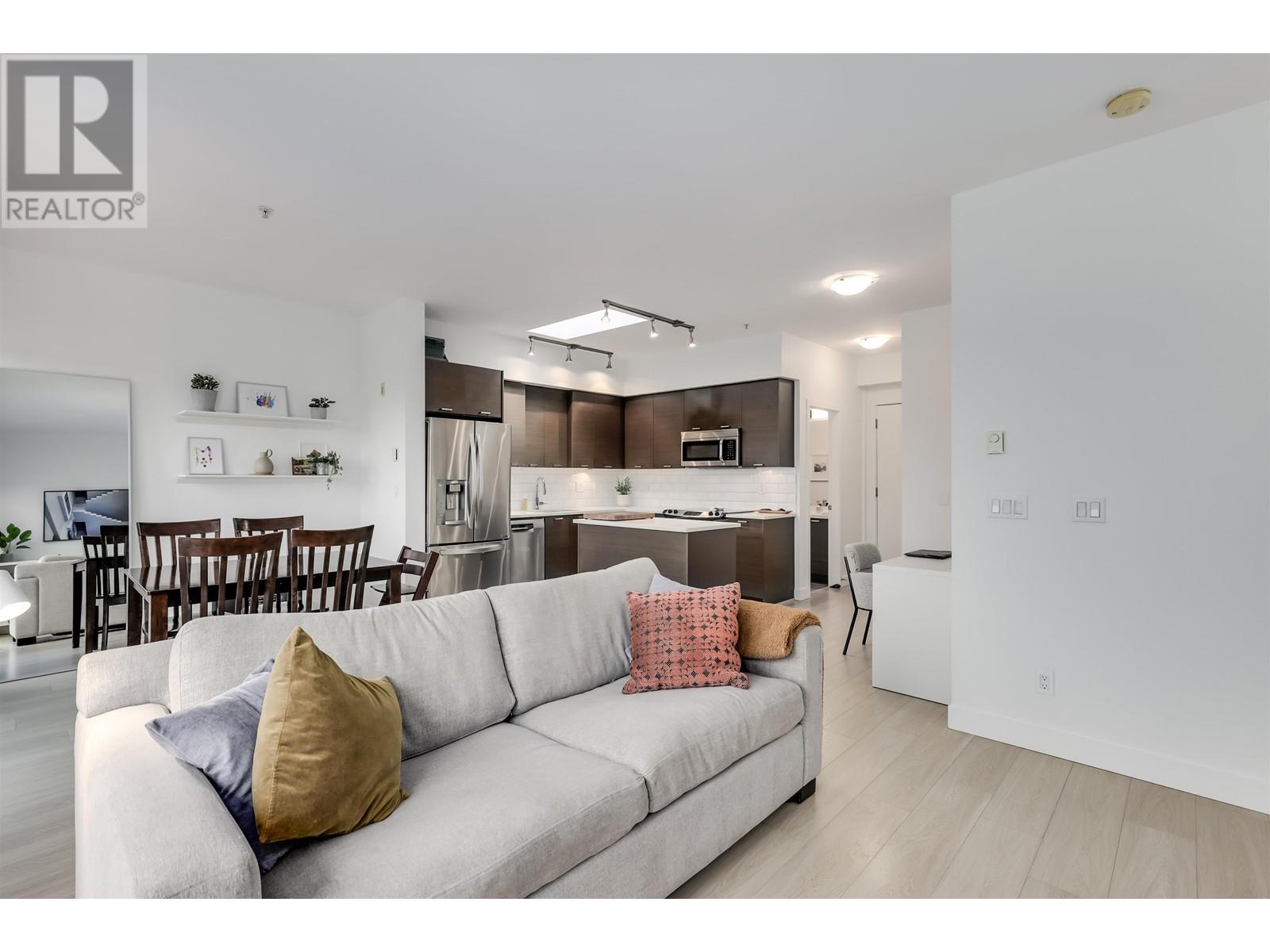 Listing Picture 5 of 29 : PH1 4372 FRASER STREET, Vancouver / 溫哥華 - 魯藝地產 Yvonne Lu Group - MLS Medallion Club Member