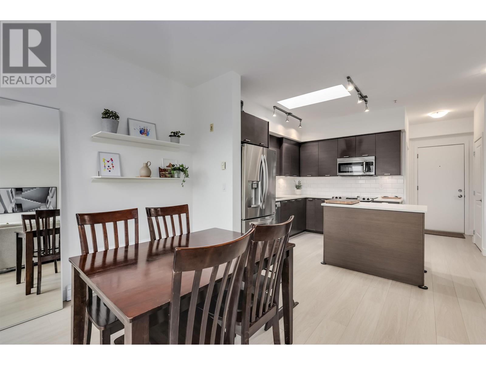 Listing Picture 7 of 29 : PH1 4372 FRASER STREET, Vancouver / 溫哥華 - 魯藝地產 Yvonne Lu Group - MLS Medallion Club Member