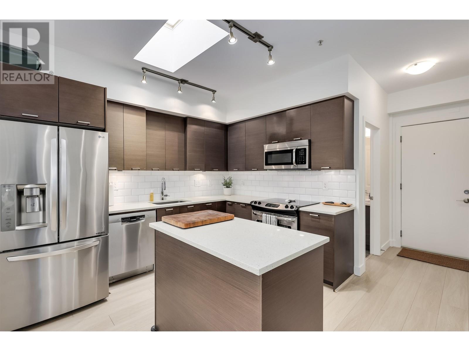 Listing Picture 9 of 29 : PH1 4372 FRASER STREET, Vancouver / 溫哥華 - 魯藝地產 Yvonne Lu Group - MLS Medallion Club Member