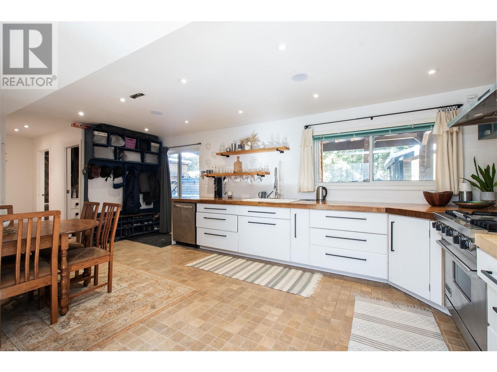 38269 MYRTLEWOOD CRESCENT