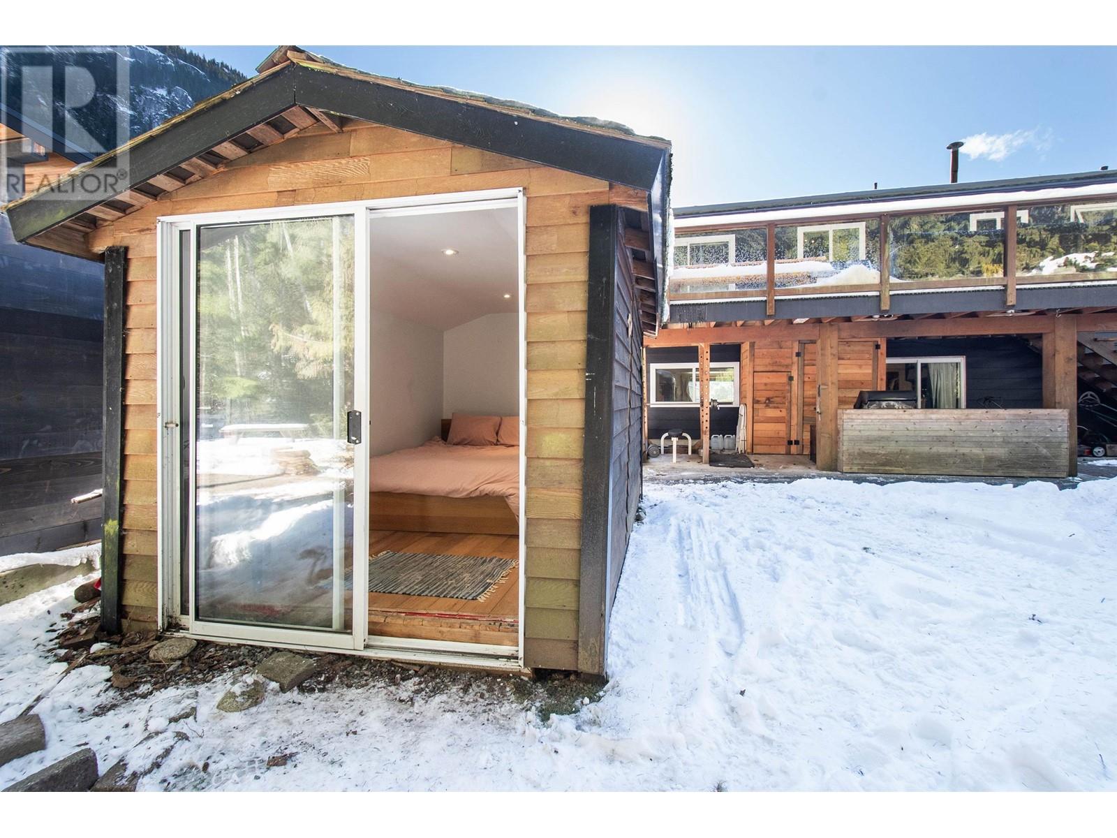 38269 MYRTLEWOOD CRESCENT