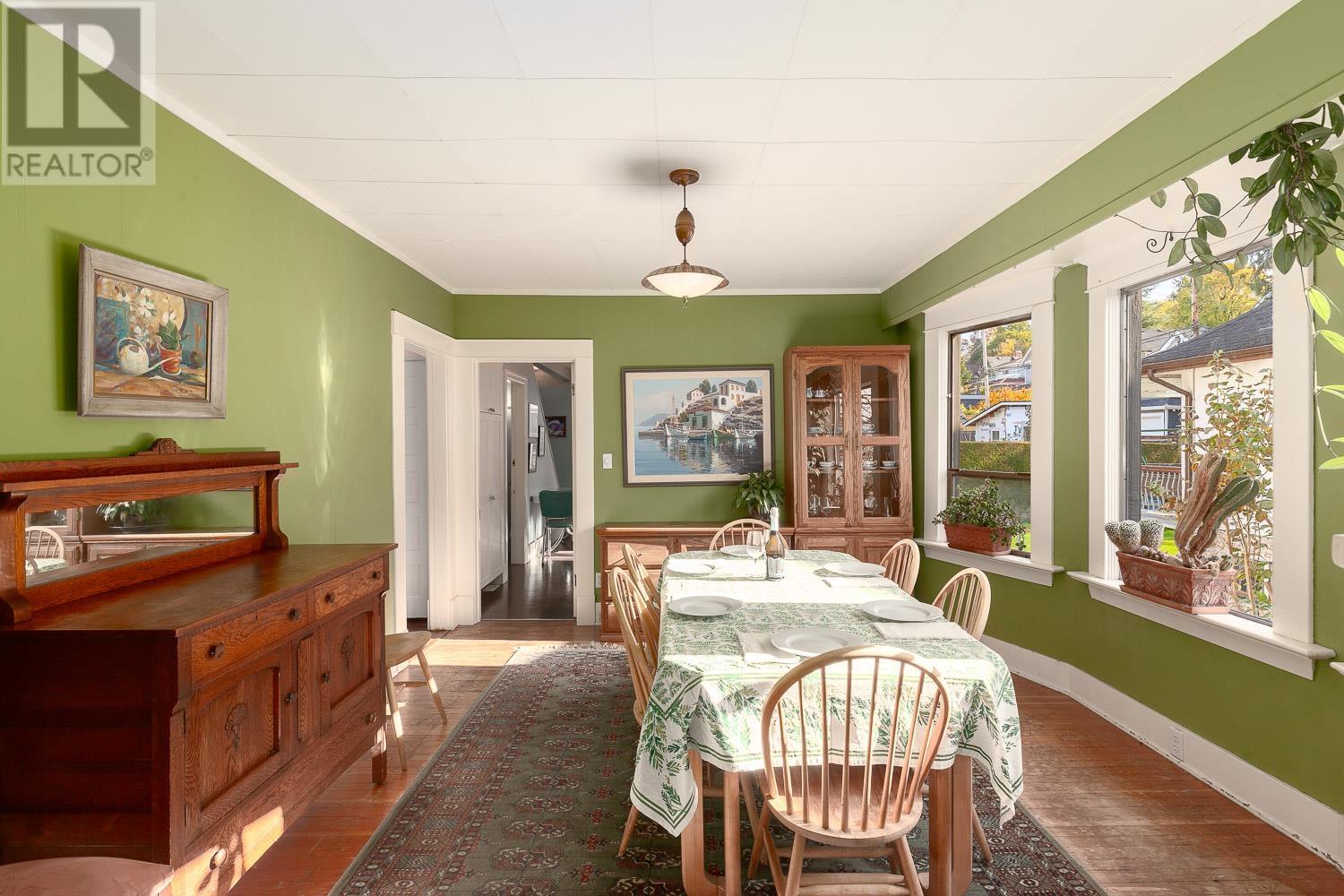 Listing Picture 11 of 40 : 2912 WOODLAND DRIVE, Vancouver / 溫哥華 - 魯藝地產 Yvonne Lu Group - MLS Medallion Club Member