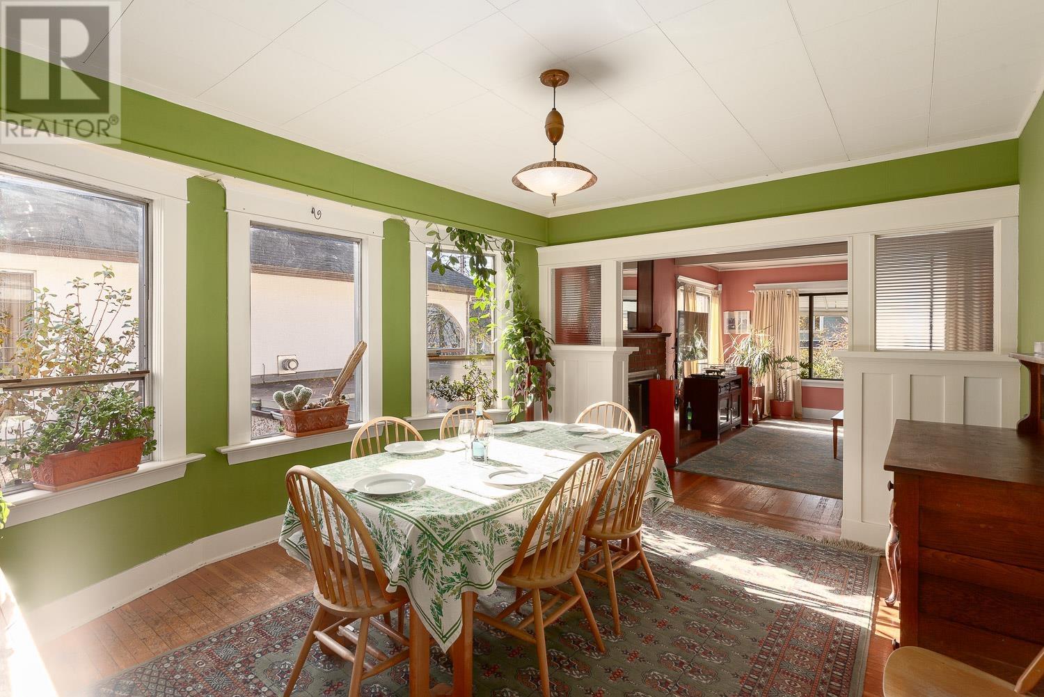 Listing Picture 12 of 40 : 2912 WOODLAND DRIVE, Vancouver / 溫哥華 - 魯藝地產 Yvonne Lu Group - MLS Medallion Club Member