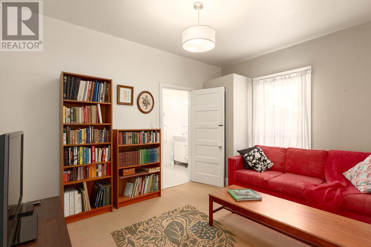 Listing Picture 13 of 40 : 2912 WOODLAND DRIVE, Vancouver / 溫哥華 - 魯藝地產 Yvonne Lu Group - MLS Medallion Club Member