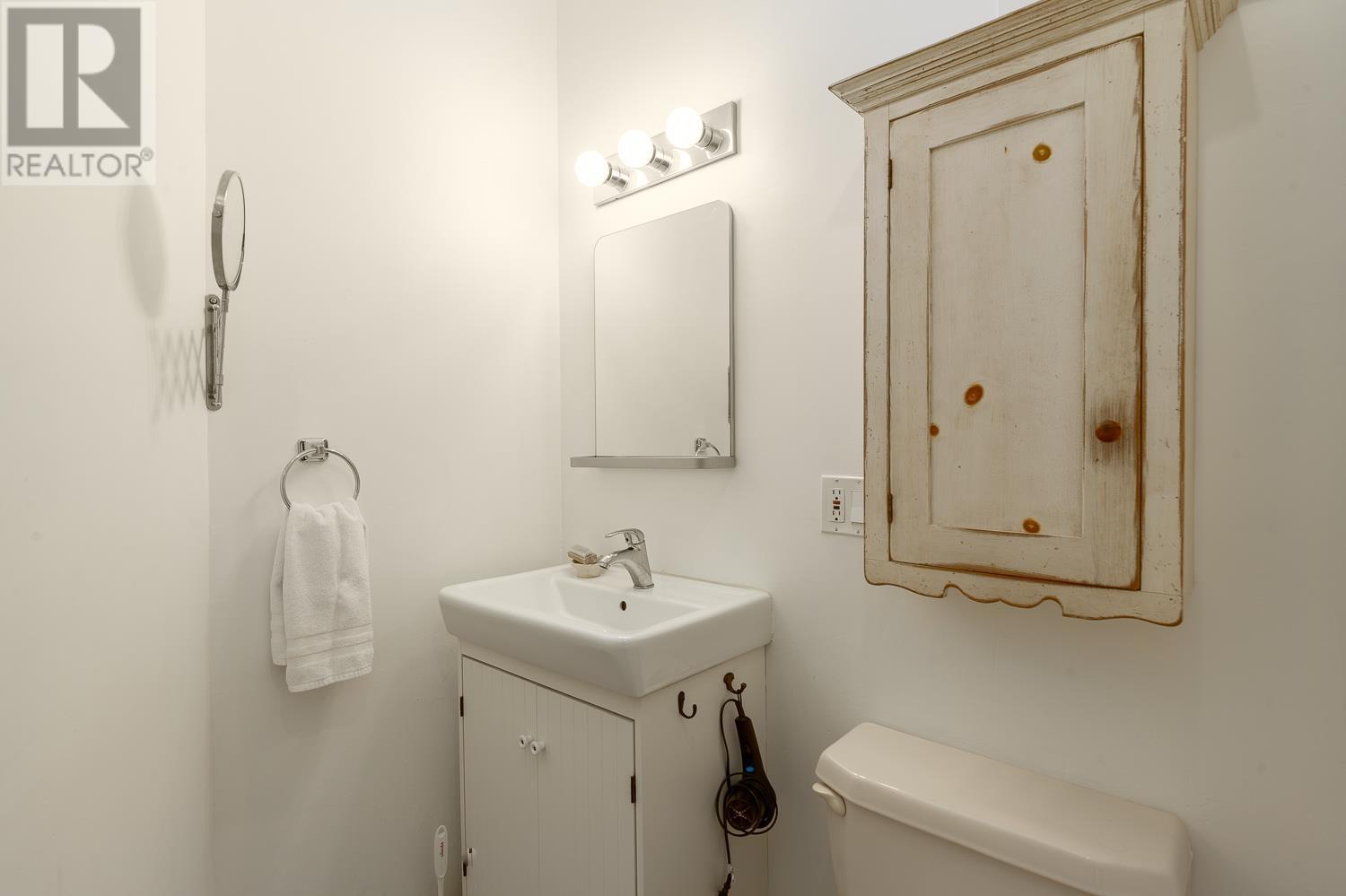 Listing Picture 15 of 40 : 2912 WOODLAND DRIVE, Vancouver / 溫哥華 - 魯藝地產 Yvonne Lu Group - MLS Medallion Club Member