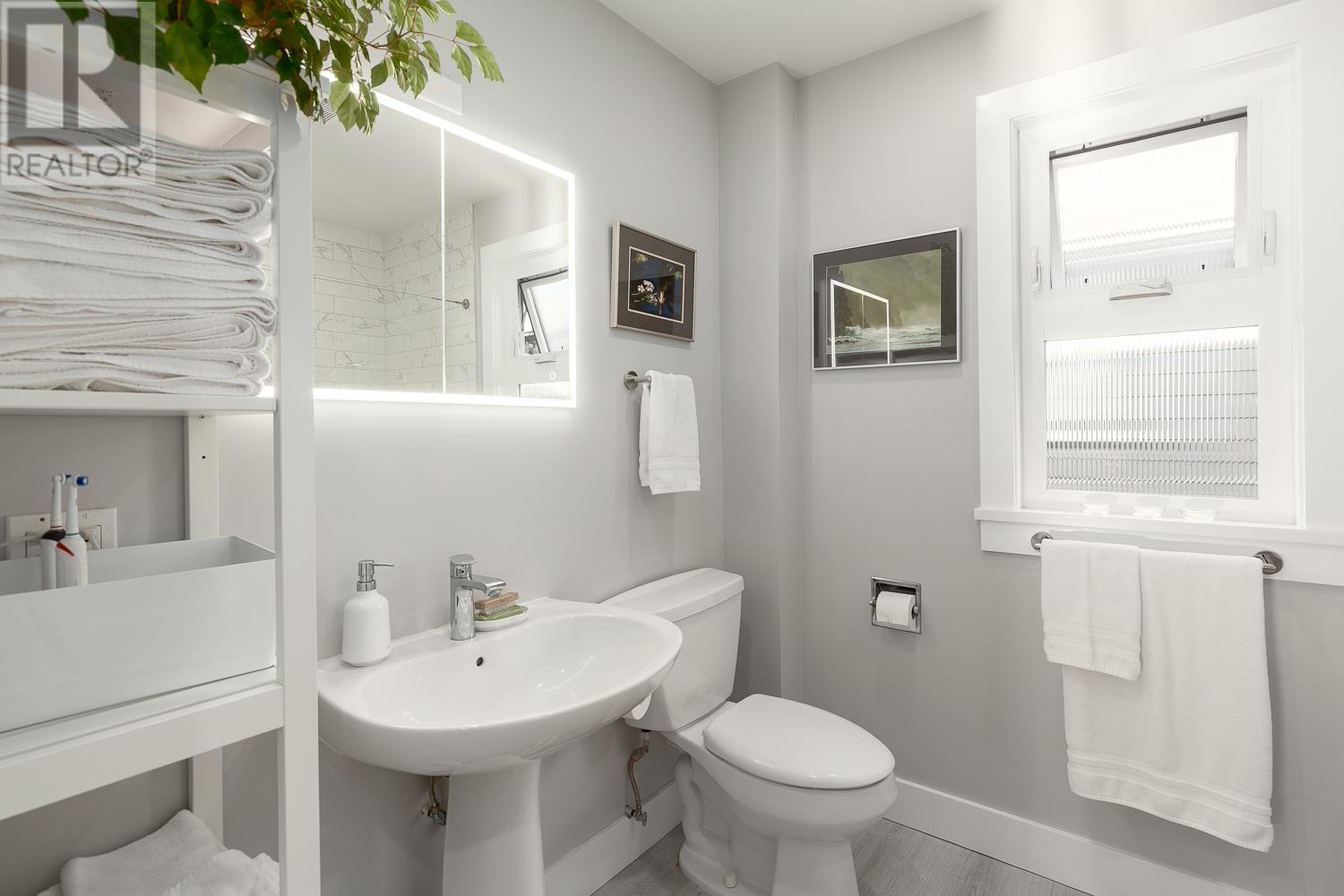 Listing Picture 16 of 40 : 2912 WOODLAND DRIVE, Vancouver / 溫哥華 - 魯藝地產 Yvonne Lu Group - MLS Medallion Club Member