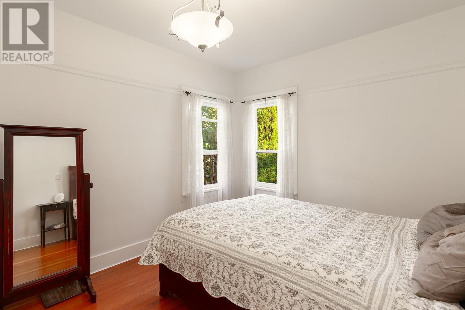 Listing Picture 17 of 40 : 2912 WOODLAND DRIVE, Vancouver / 溫哥華 - 魯藝地產 Yvonne Lu Group - MLS Medallion Club Member