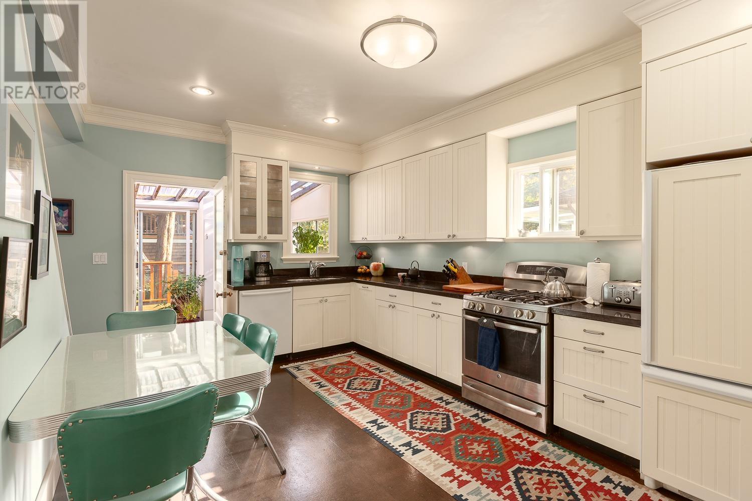 Listing Picture 19 of 40 : 2912 WOODLAND DRIVE, Vancouver / 溫哥華 - 魯藝地產 Yvonne Lu Group - MLS Medallion Club Member