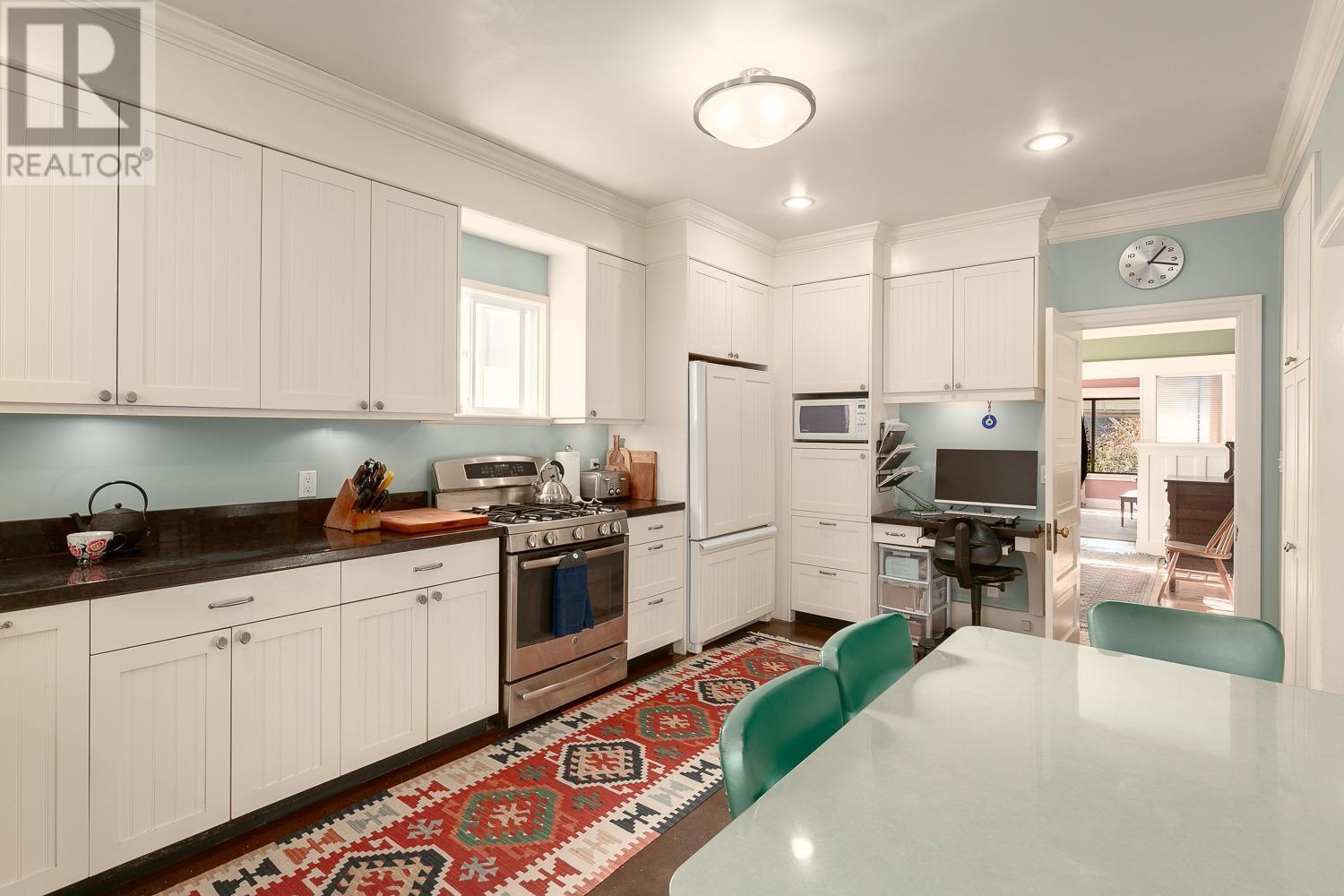 Listing Picture 22 of 40 : 2912 WOODLAND DRIVE, Vancouver / 溫哥華 - 魯藝地產 Yvonne Lu Group - MLS Medallion Club Member