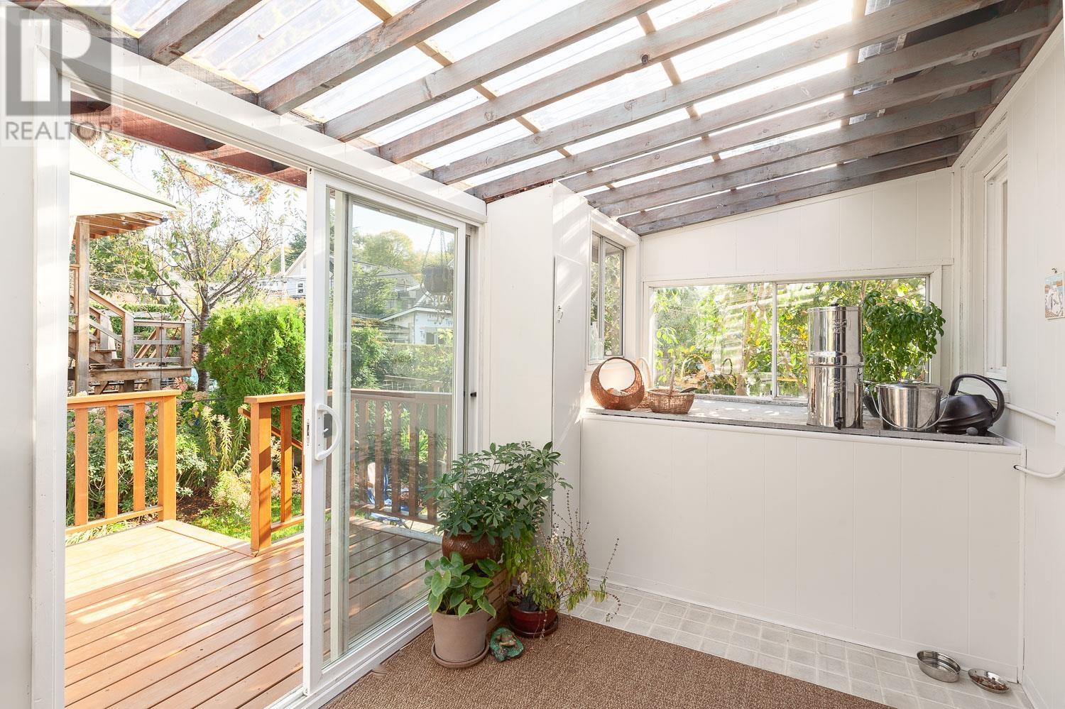 Listing Picture 25 of 40 : 2912 WOODLAND DRIVE, Vancouver / 溫哥華 - 魯藝地產 Yvonne Lu Group - MLS Medallion Club Member