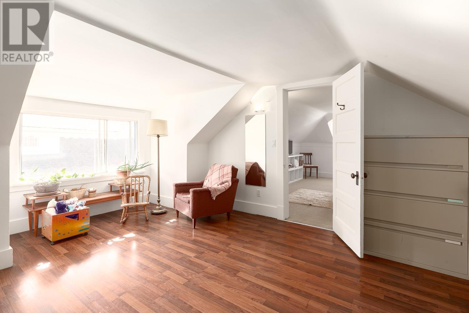 Listing Picture 26 of 40 : 2912 WOODLAND DRIVE, Vancouver / 溫哥華 - 魯藝地產 Yvonne Lu Group - MLS Medallion Club Member