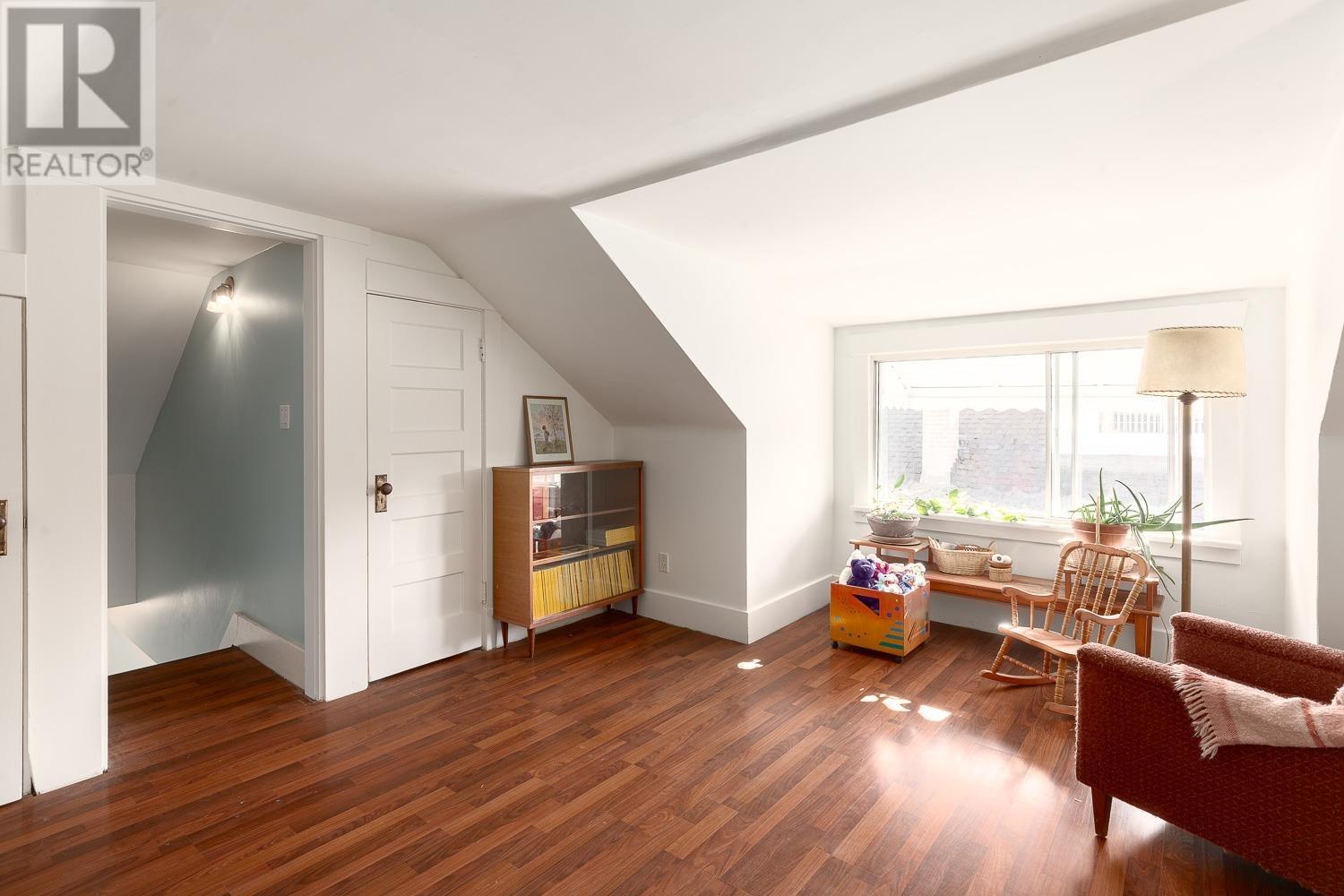 Listing Picture 27 of 40 : 2912 WOODLAND DRIVE, Vancouver / 溫哥華 - 魯藝地產 Yvonne Lu Group - MLS Medallion Club Member