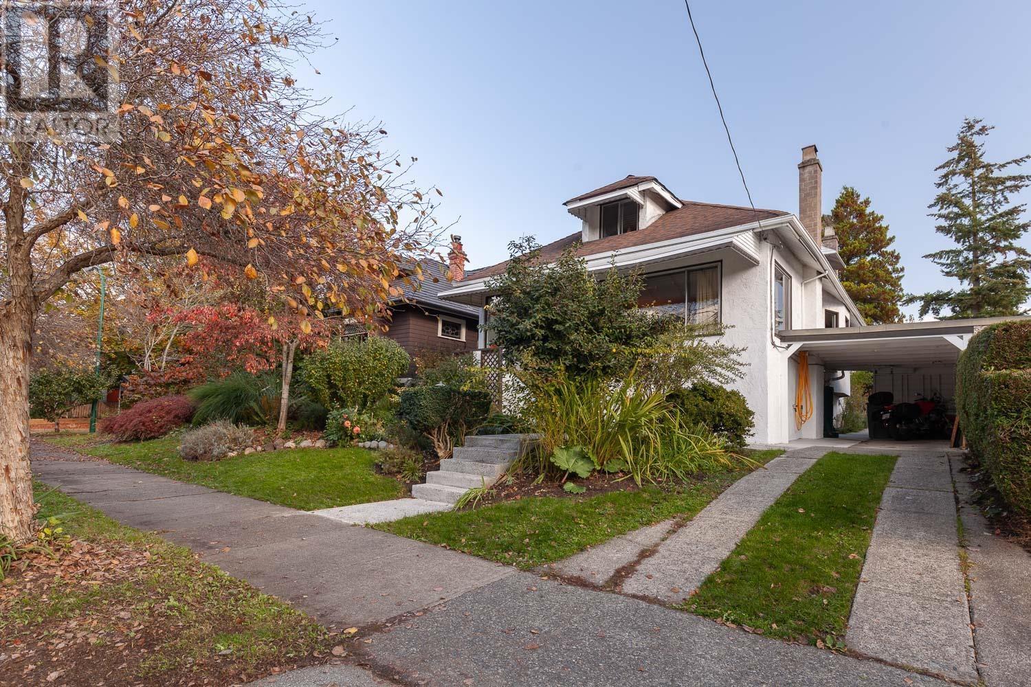 Listing Picture 3 of 40 : 2912 WOODLAND DRIVE, Vancouver / 溫哥華 - 魯藝地產 Yvonne Lu Group - MLS Medallion Club Member