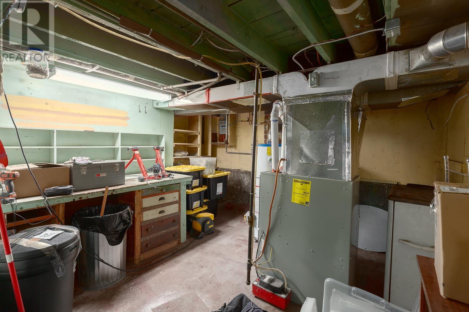 Listing Picture 33 of 40 : 2912 WOODLAND DRIVE, Vancouver / 溫哥華 - 魯藝地產 Yvonne Lu Group - MLS Medallion Club Member