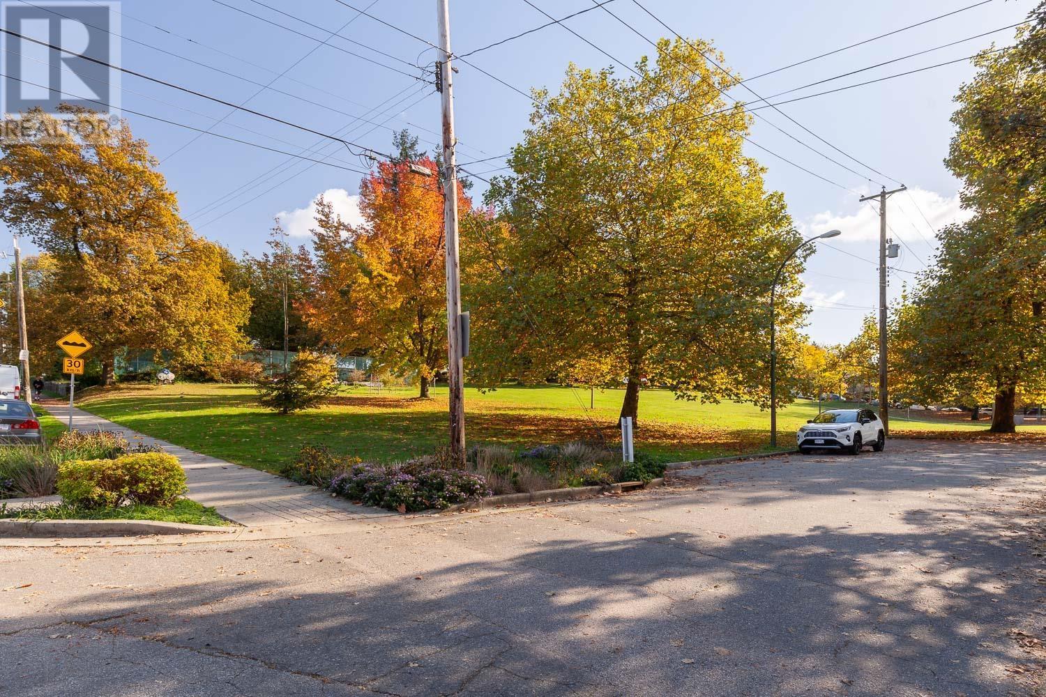 Listing Picture 39 of 40 : 2912 WOODLAND DRIVE, Vancouver / 溫哥華 - 魯藝地產 Yvonne Lu Group - MLS Medallion Club Member