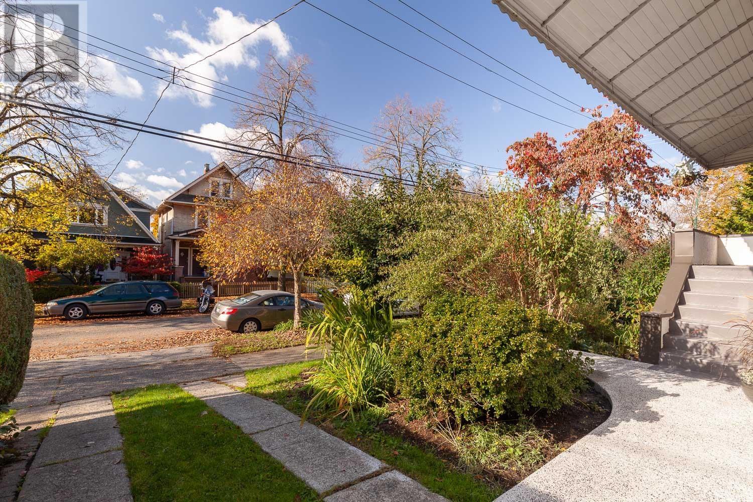 Listing Picture 4 of 40 : 2912 WOODLAND DRIVE, Vancouver / 溫哥華 - 魯藝地產 Yvonne Lu Group - MLS Medallion Club Member