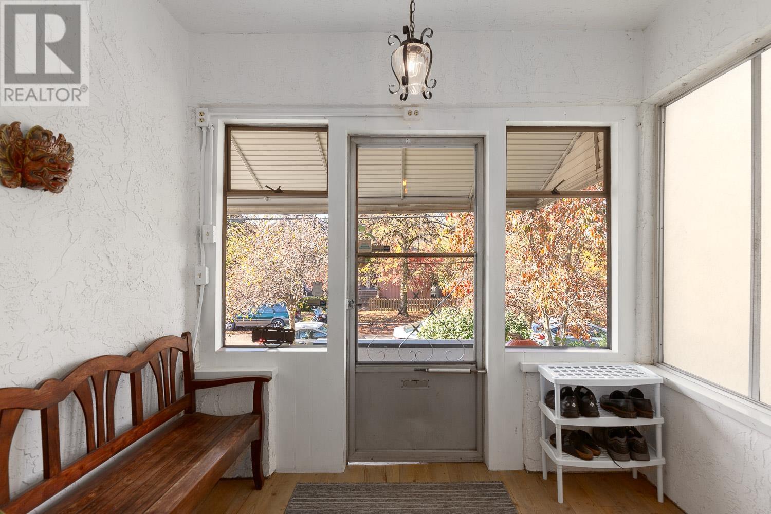 Listing Picture 5 of 40 : 2912 WOODLAND DRIVE, Vancouver / 溫哥華 - 魯藝地產 Yvonne Lu Group - MLS Medallion Club Member