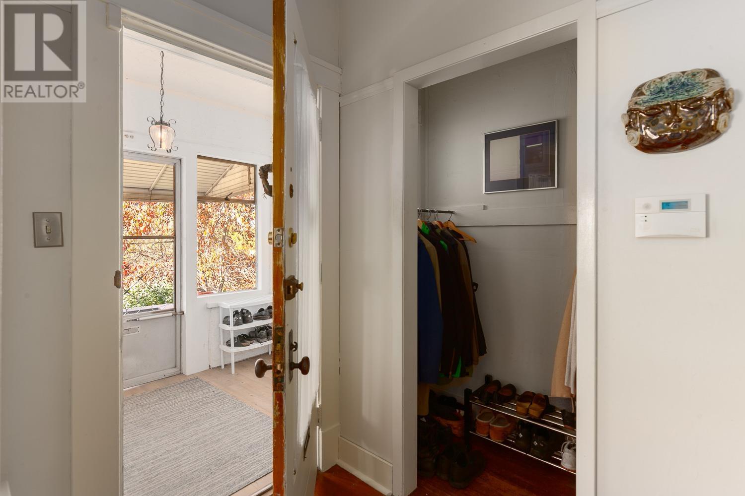 Listing Picture 6 of 40 : 2912 WOODLAND DRIVE, Vancouver / 溫哥華 - 魯藝地產 Yvonne Lu Group - MLS Medallion Club Member