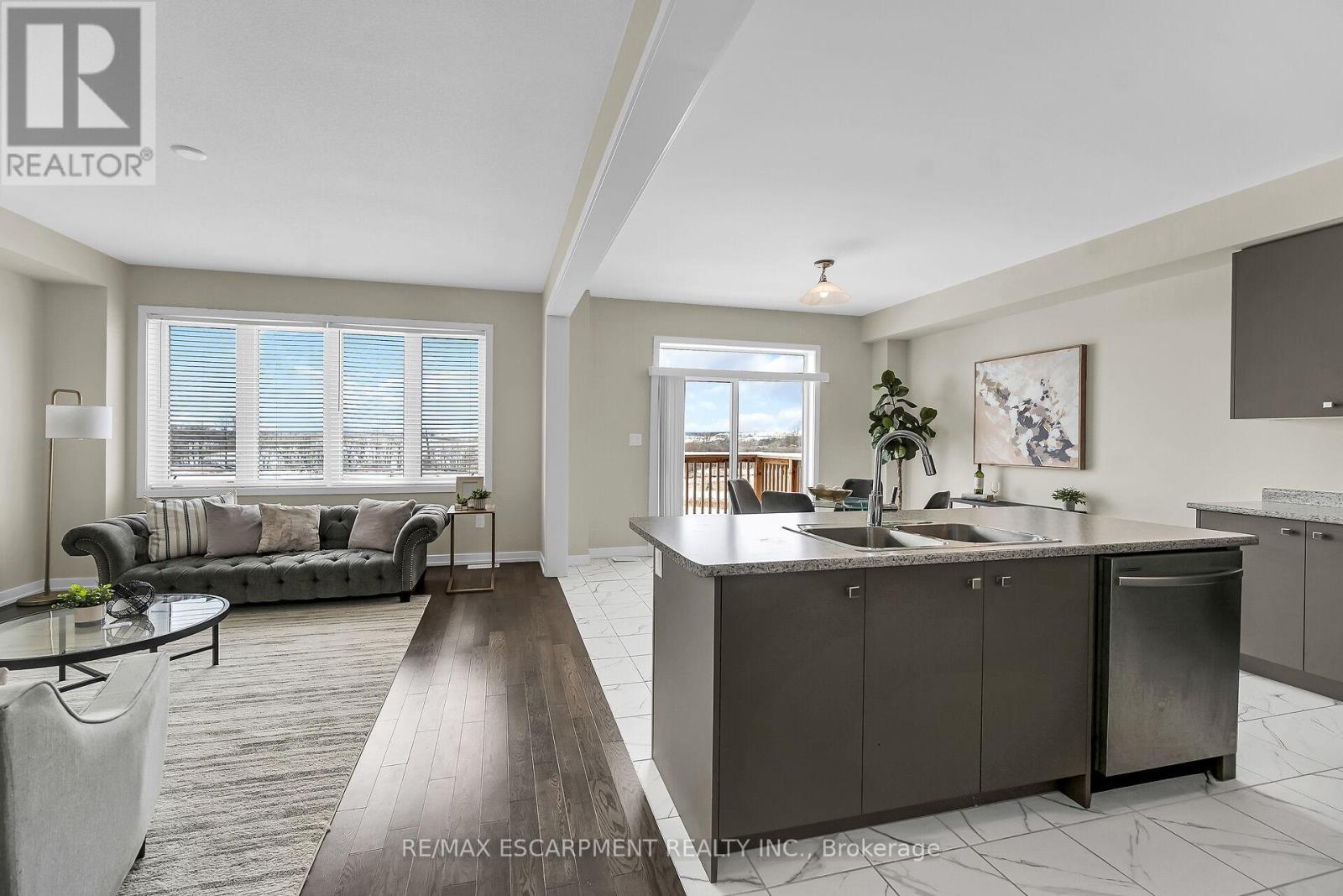 Property at 74 HAWICK CRESCENT image 5
