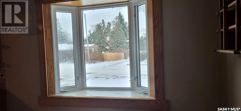 608 Boscurvis Avenue, Oxbow, Saskatchewan  S0C 2B0 - Photo 7 - SK987935